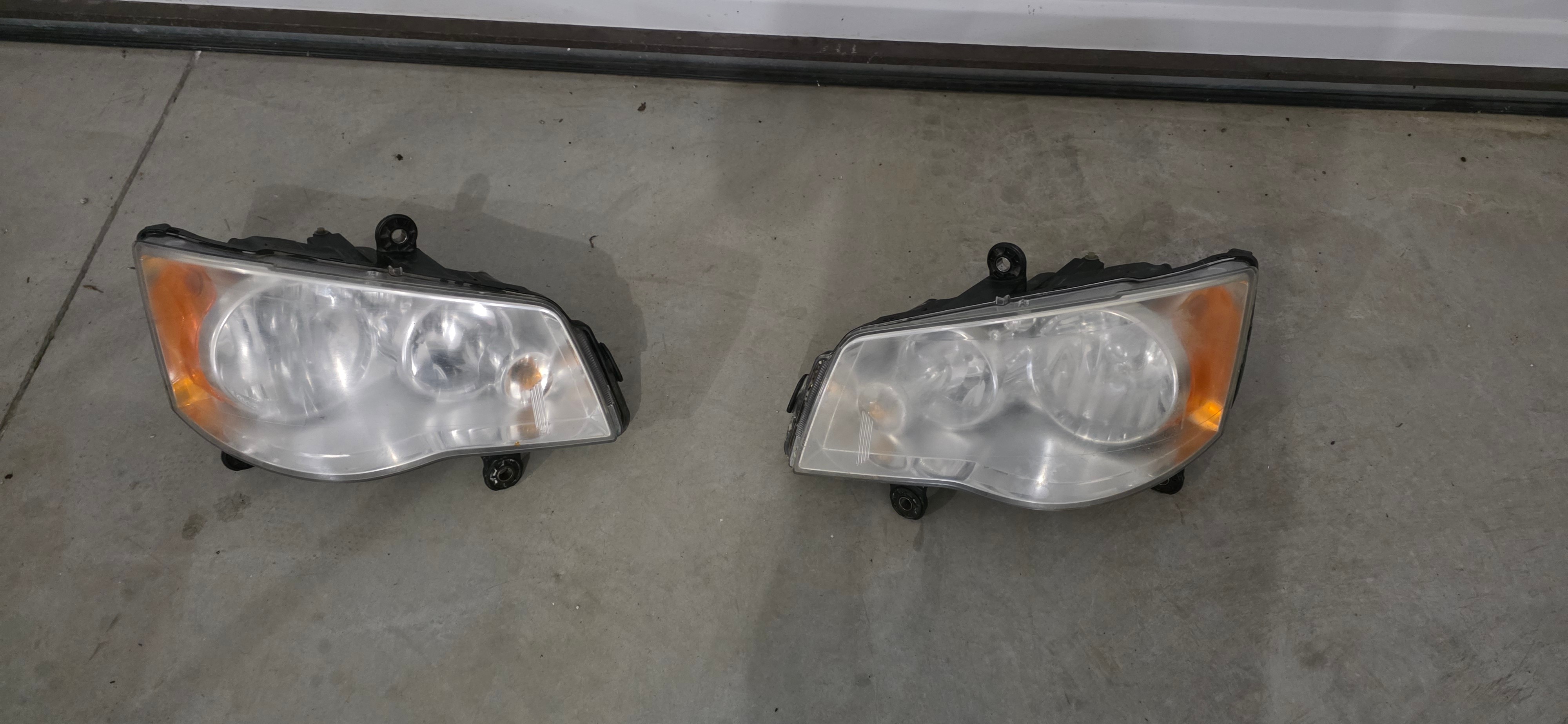 Pair of Car Headlights - photo 3