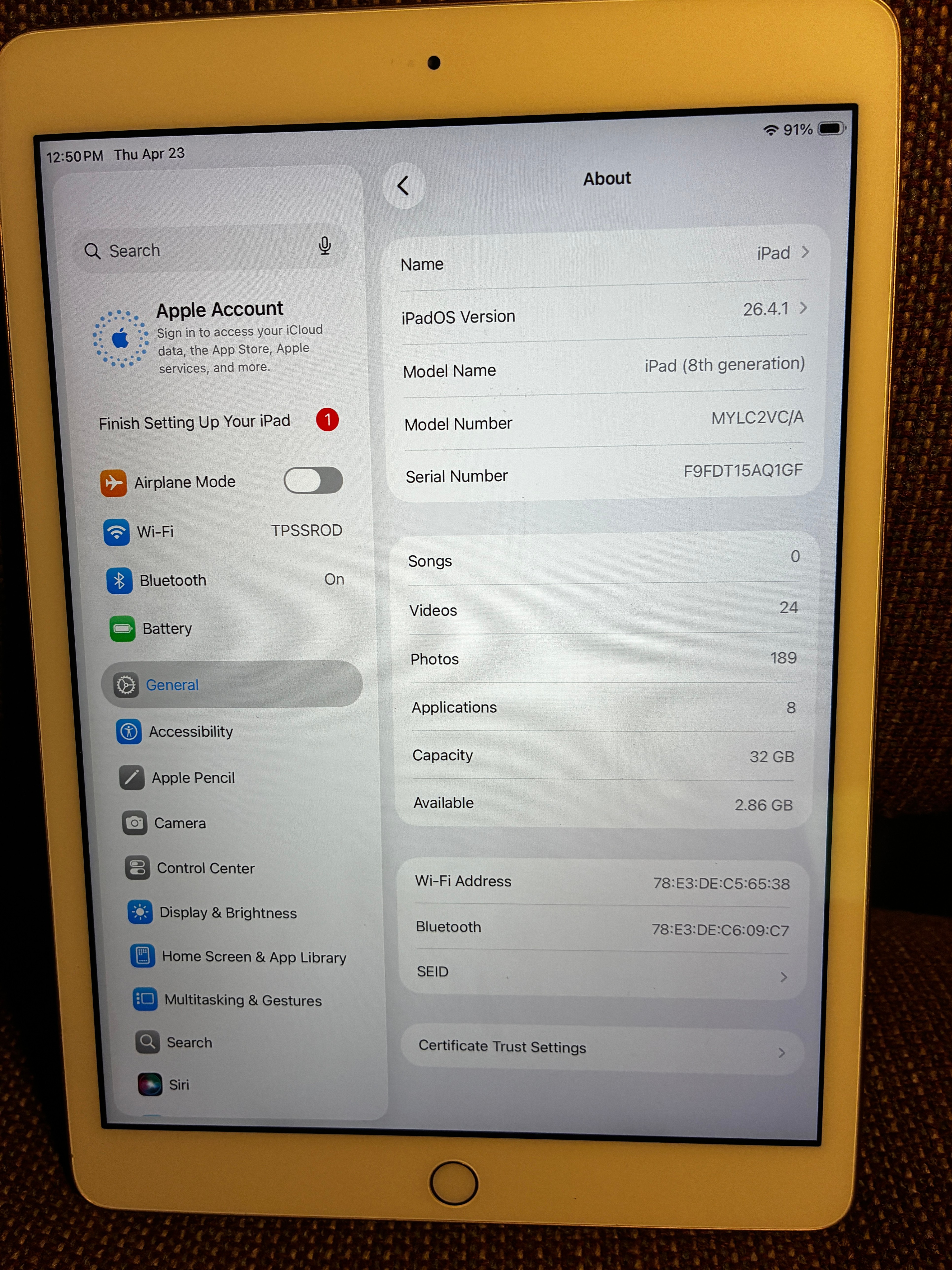 Apple iPad 8th Gen PRISTINE AND CHEAP!! - photo 2