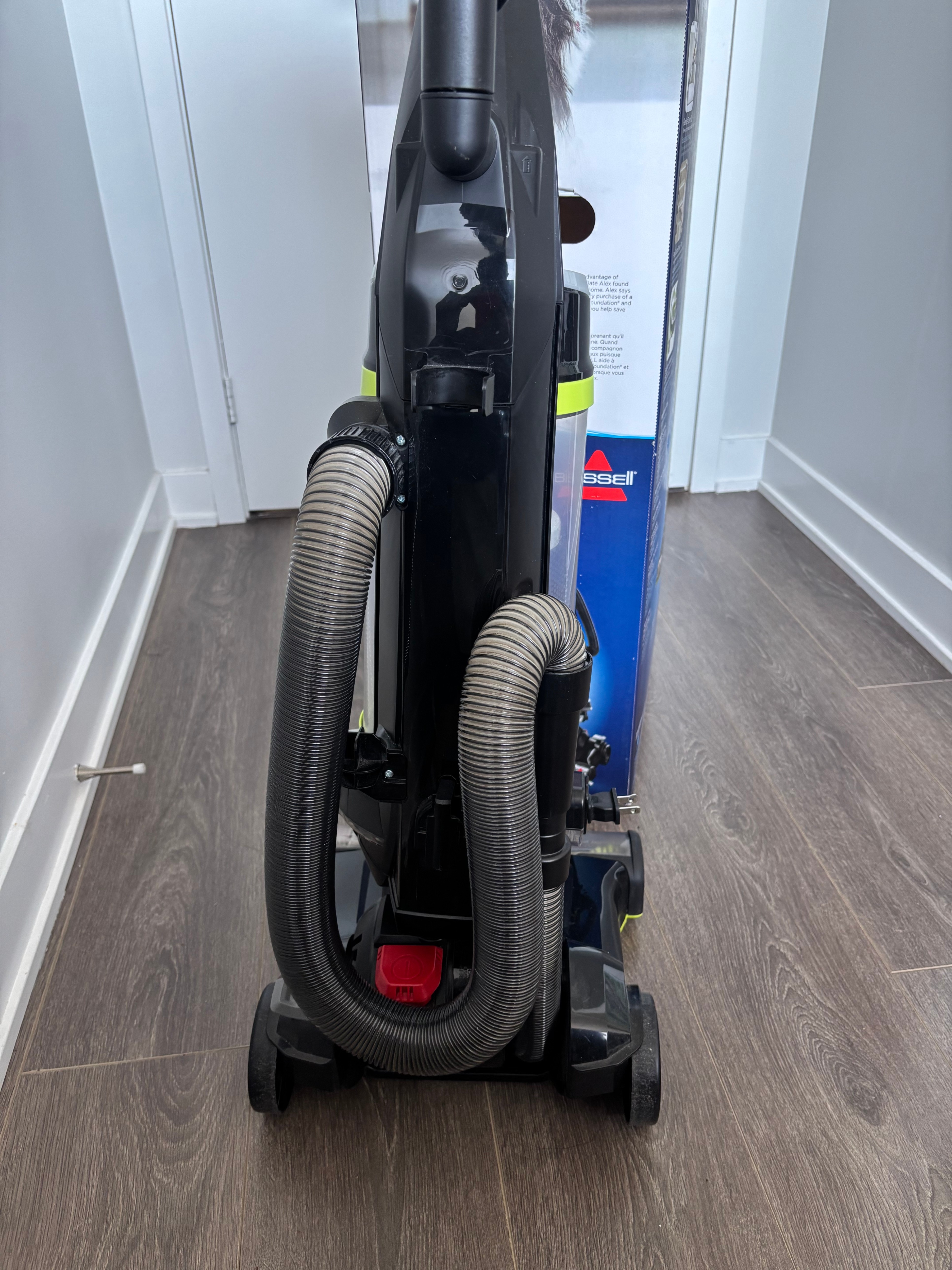 Like New! Bissell PowerGroom Swivel Rewind Pet Vacuum - photo 3