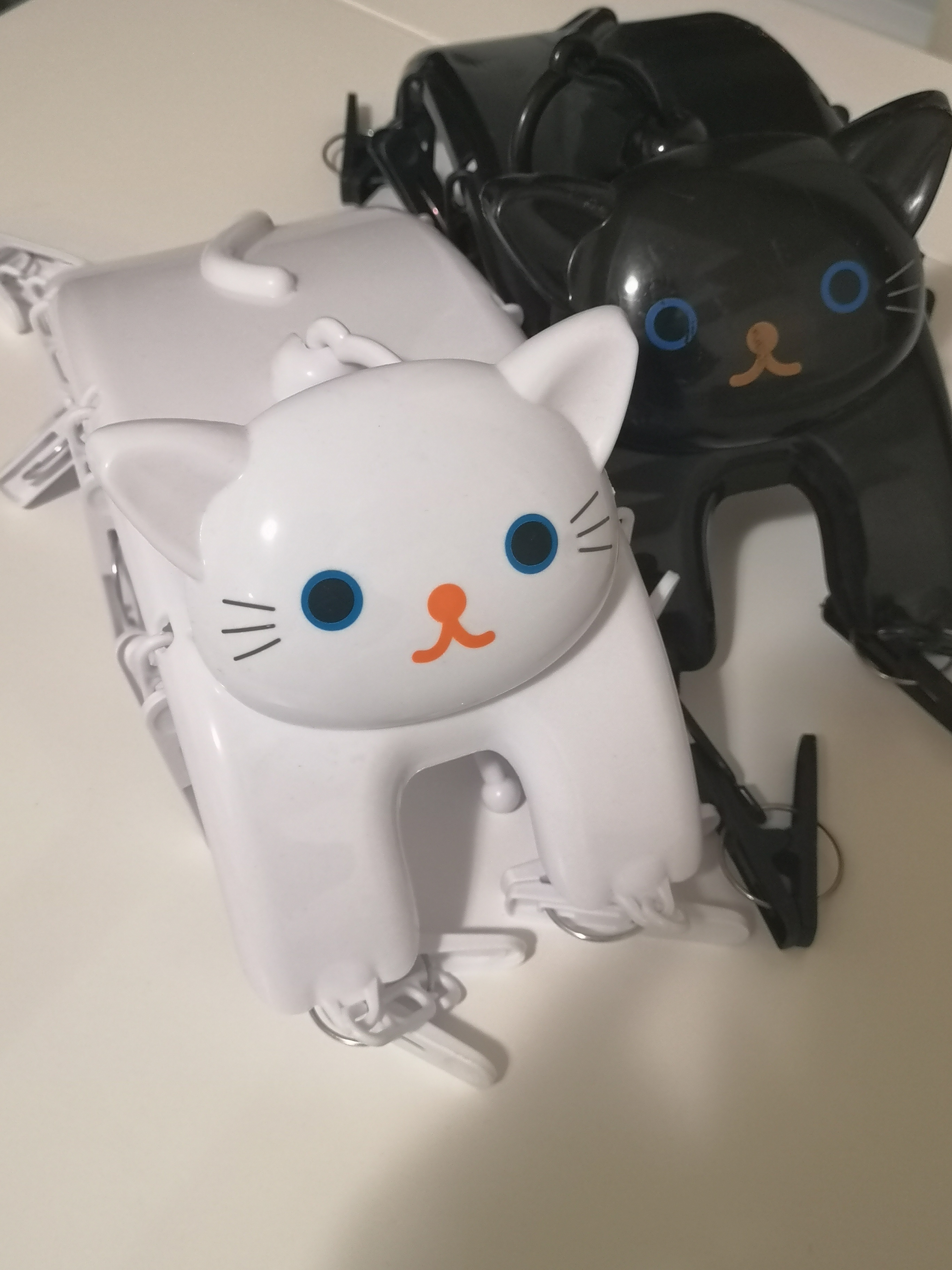 Take Both! Cat-Shaped Clothes Clip Hangers - White Black