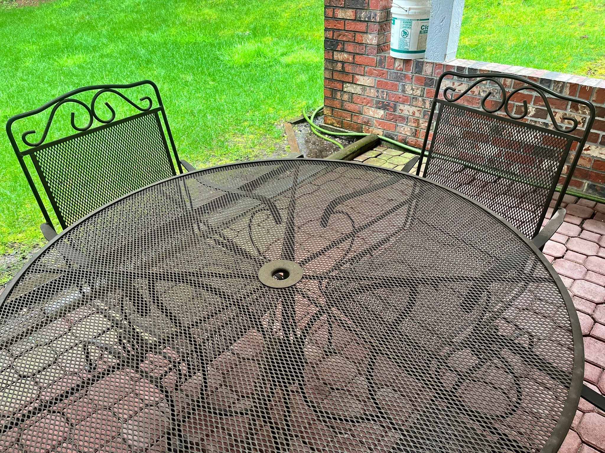 Metal Outdoor Patio Table Set with 4 Chairs - Great Condition ! - photo 3