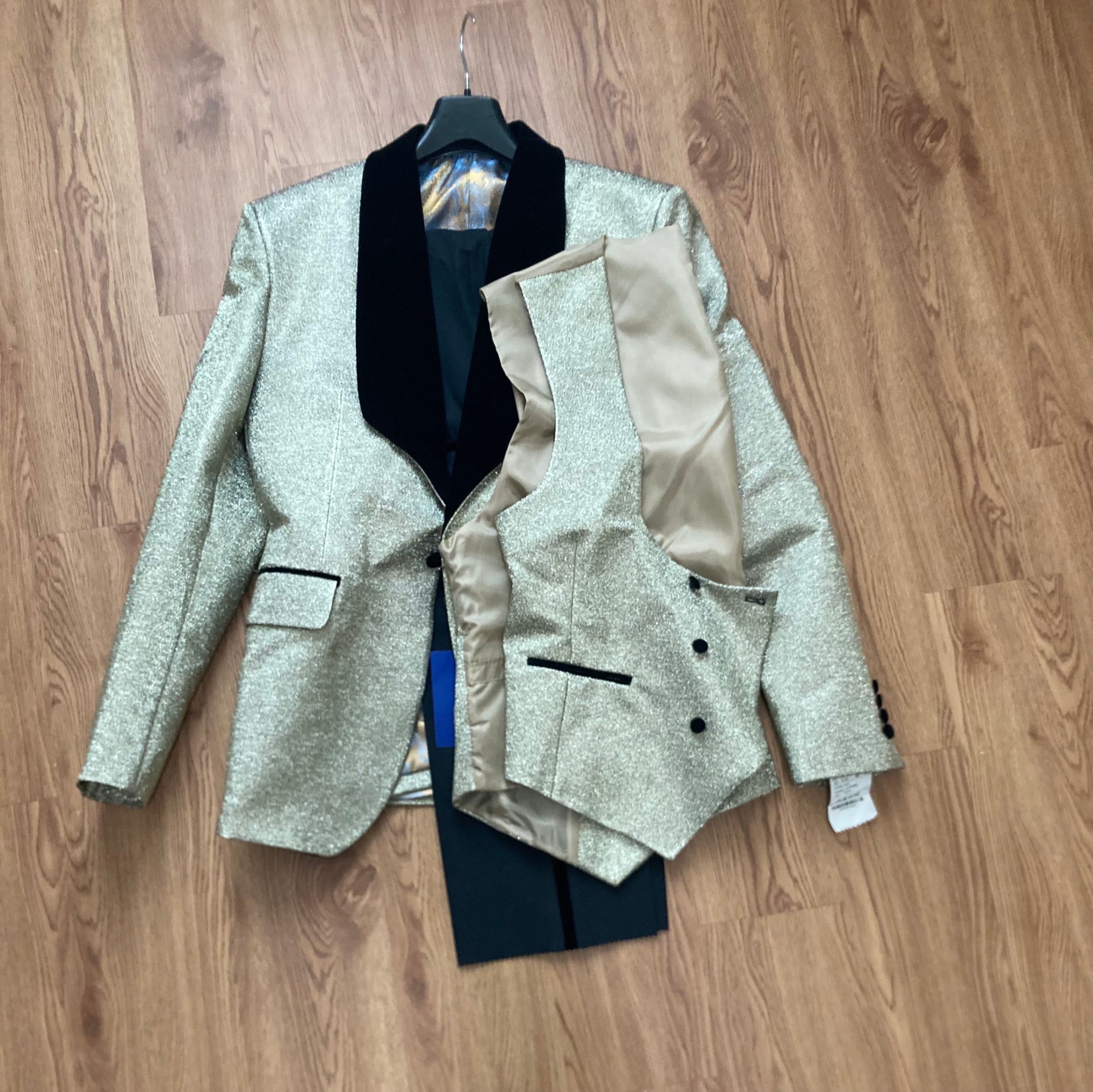 Men’s Black Suit with Gold Trim – Elegant Fashion Formal Suit