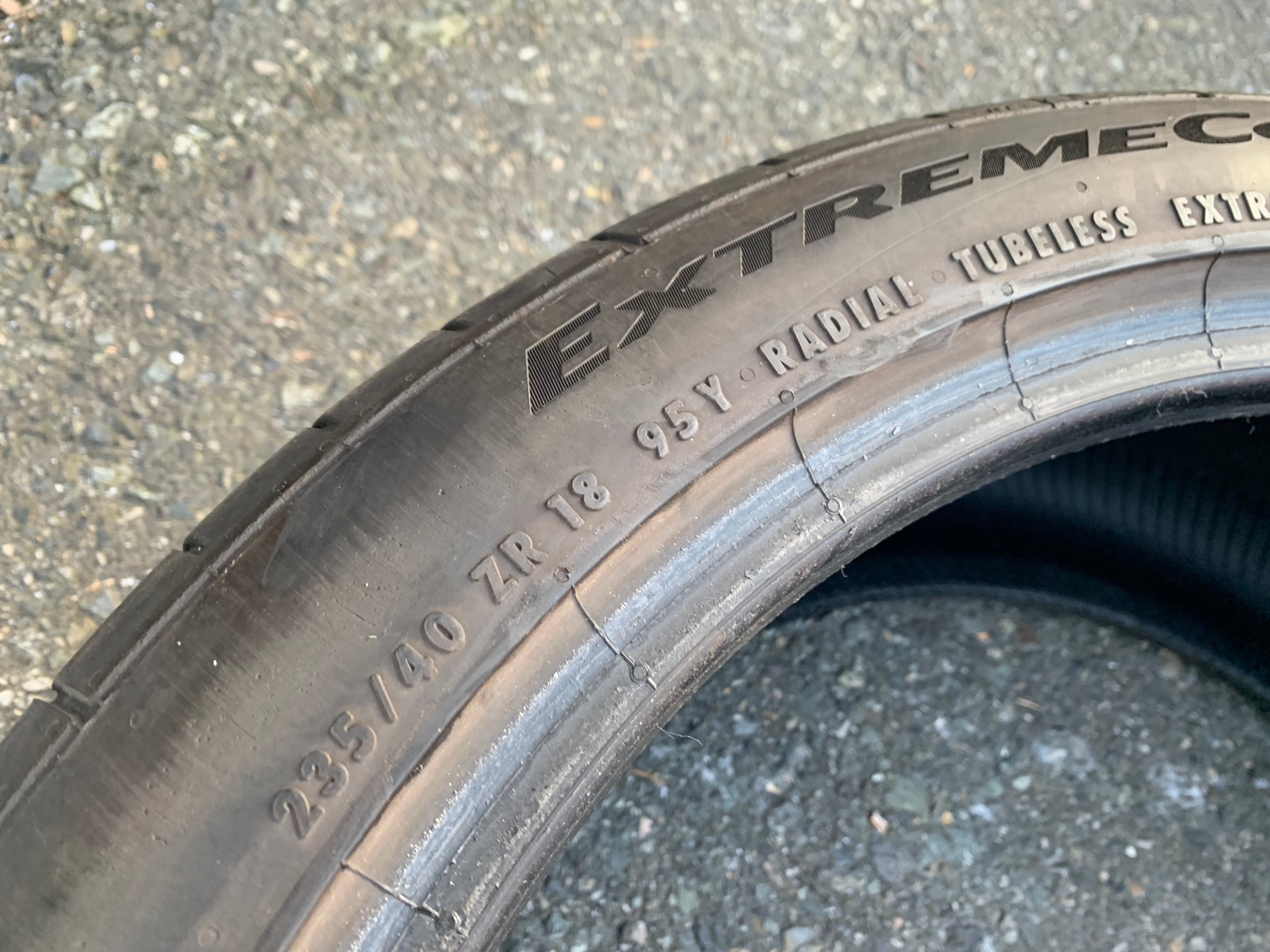 PAIR of 235/40/18 Continental Extreme contact Sport with 50% - photo 5