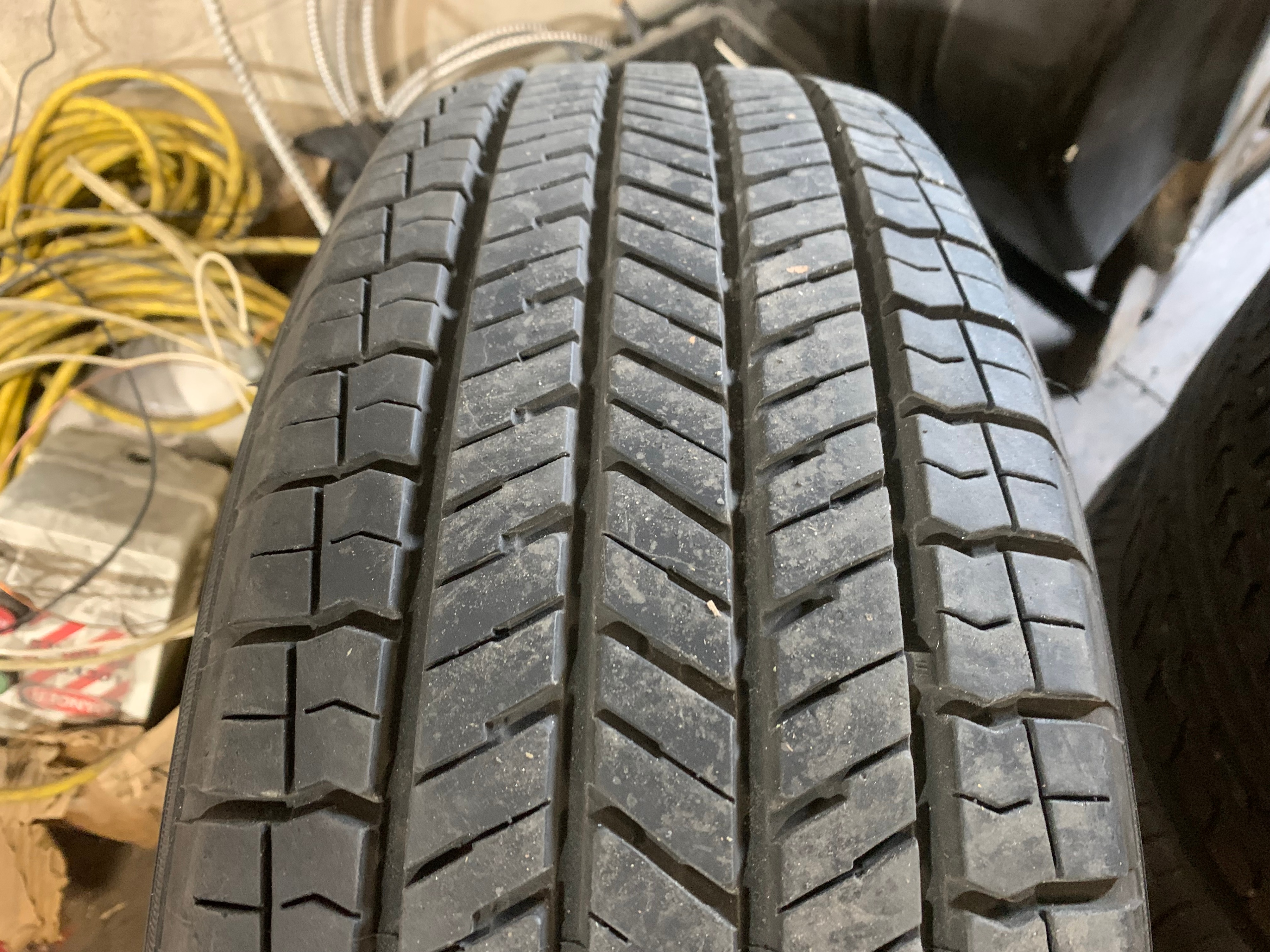 1 x single 225/65/17 M+S Yokohama Geolandar G91A with 80% tread - photo 2
