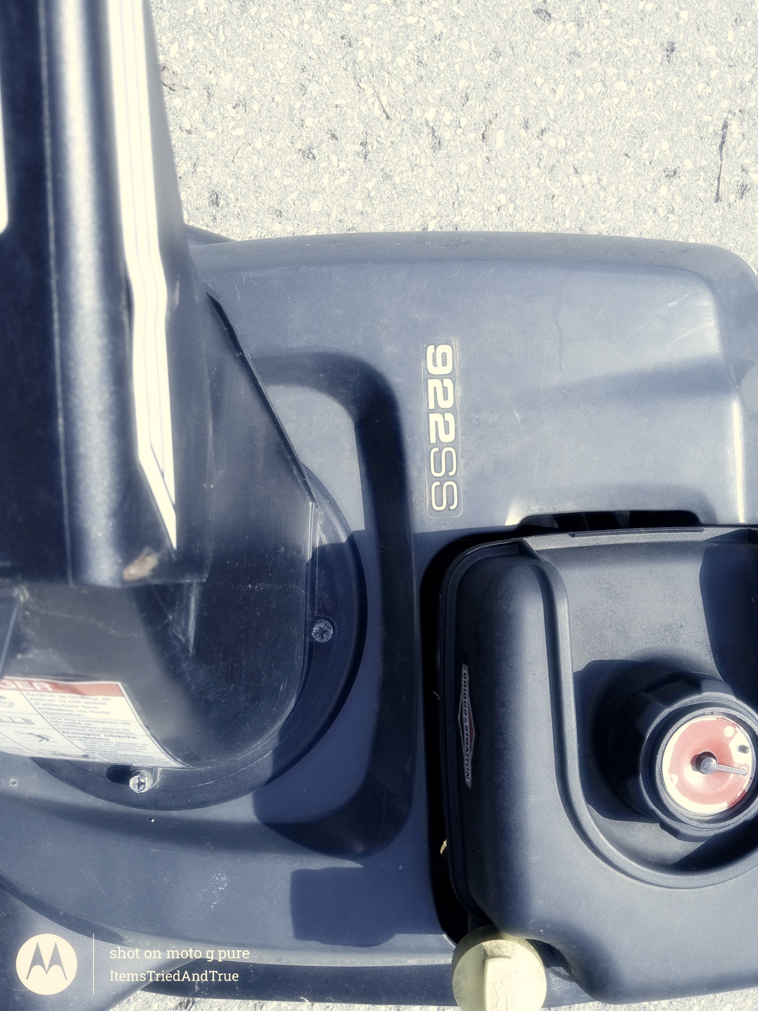 Briggs & Stratton 922SS Snow Blower - photo 2