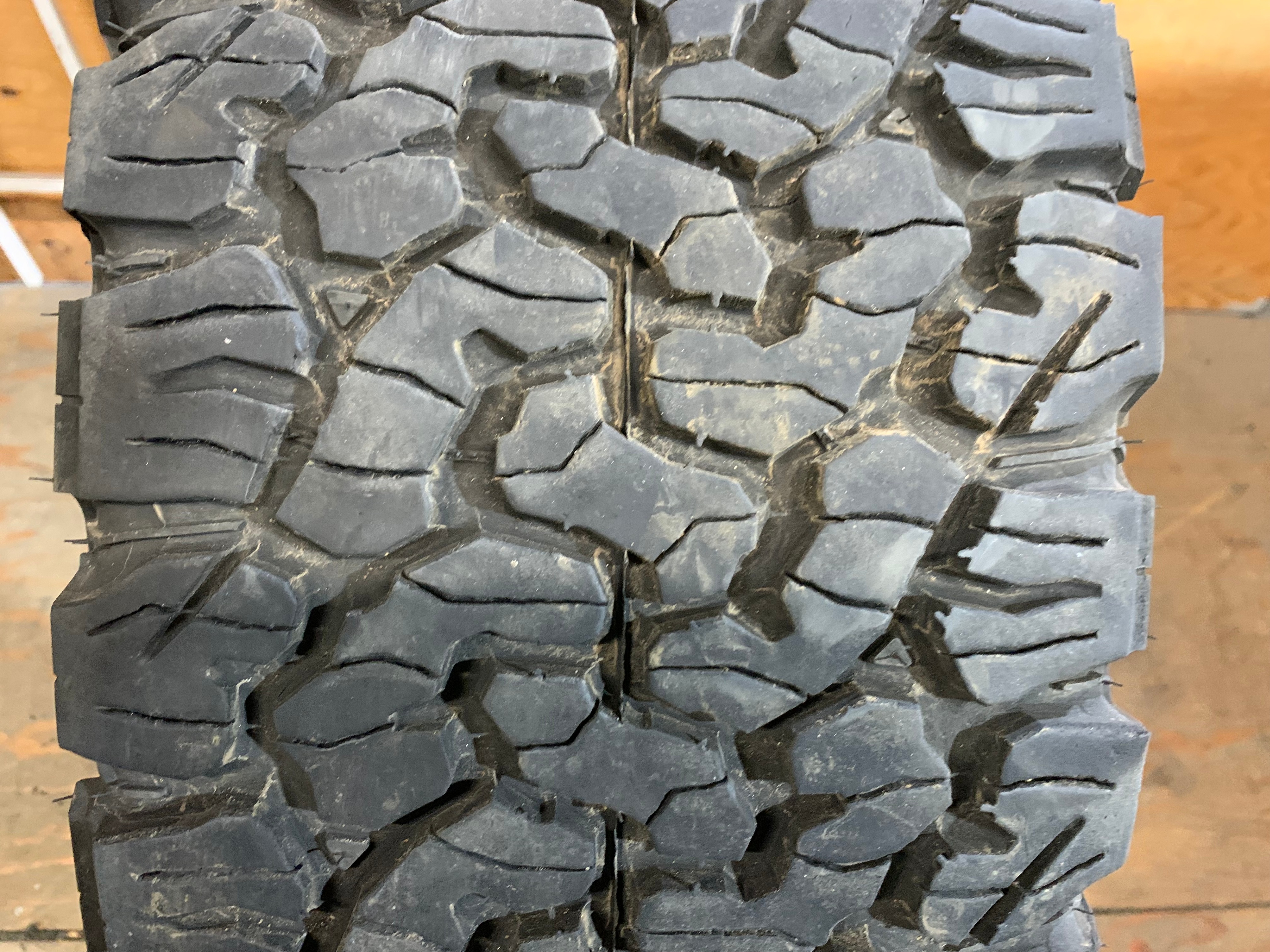 1 X single LT 265/60/18 10PR BFG All Terrain T/A KO2 with 70% - photo 2