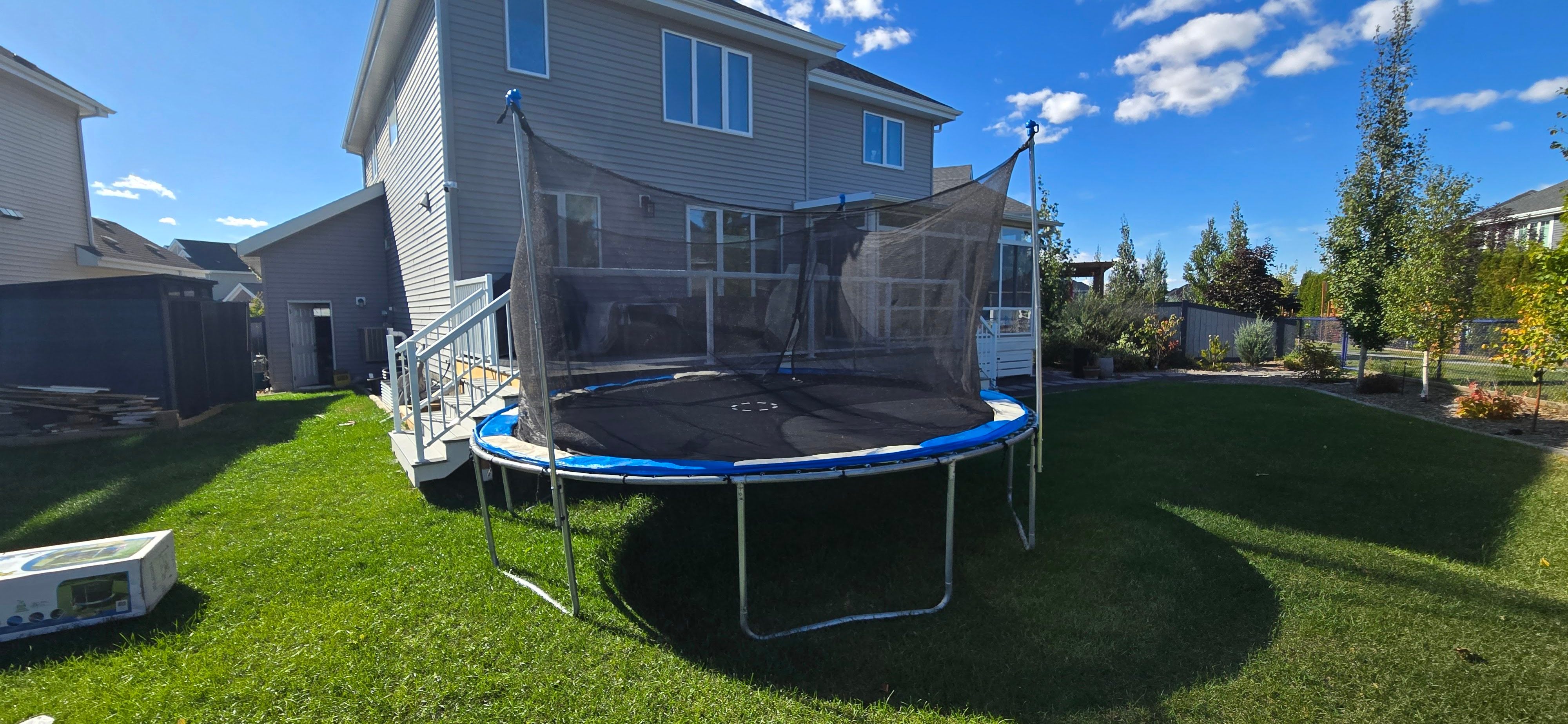 Trampoline – 14’ diameter with enclosure