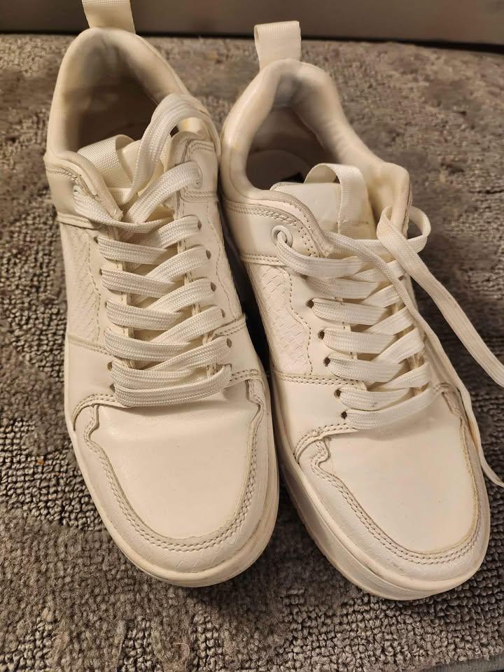 Zara White Sneakers - Size 35 - photo 2