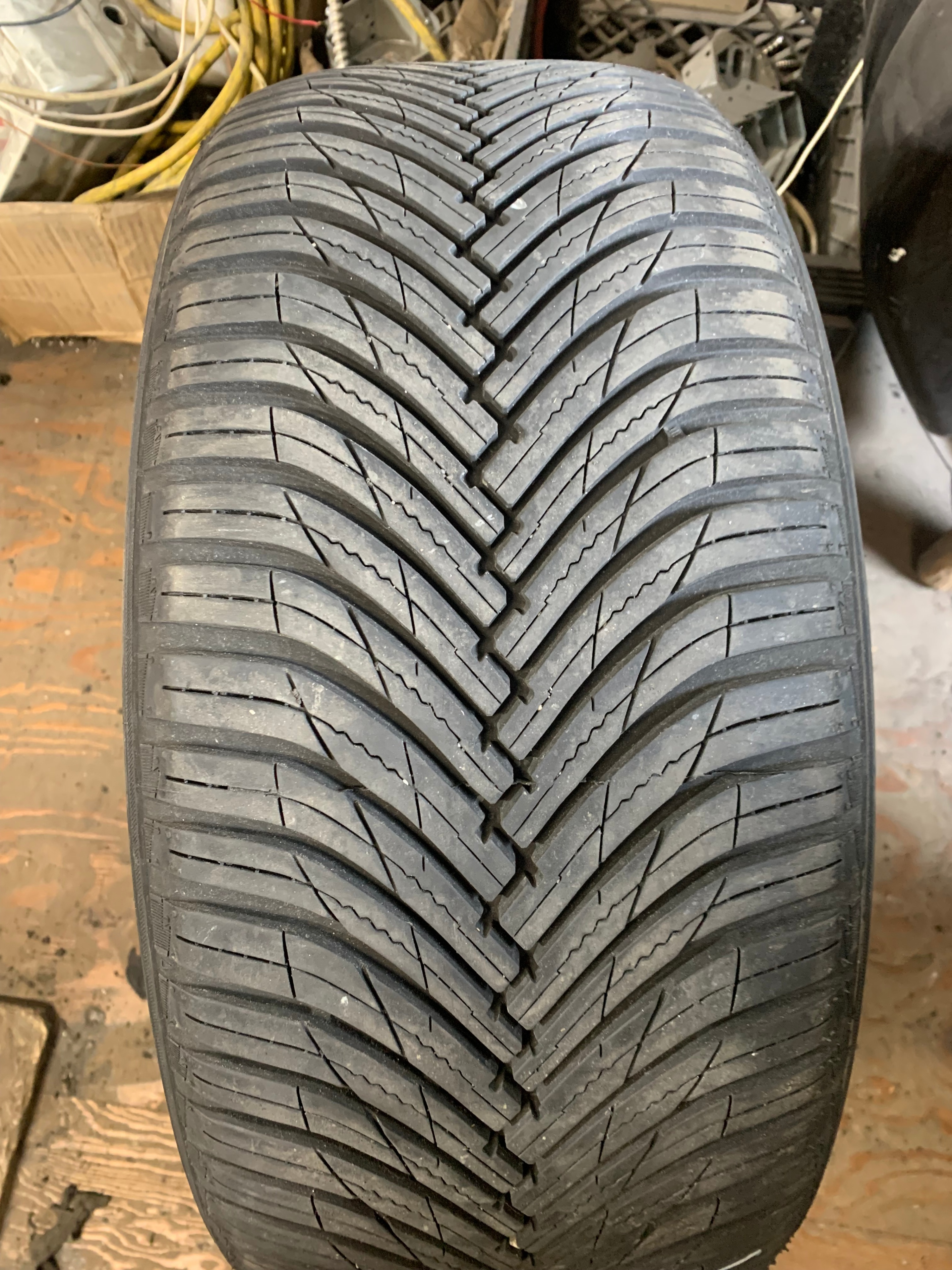 1 X single 235/45/18 98W M+S Maxxis Premitra A/S with 85% tread