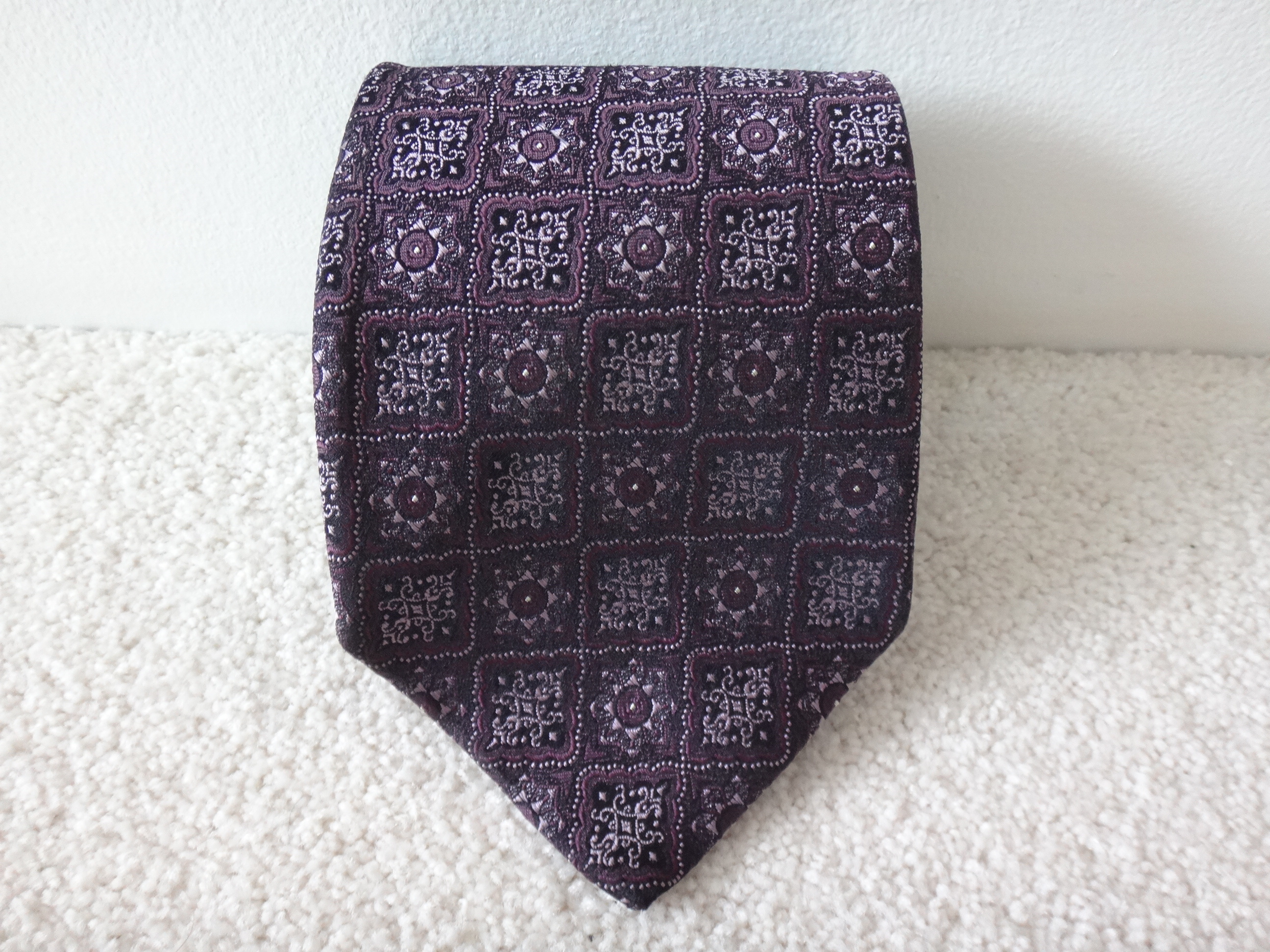 ✅👍🆕P E R R Y E L L I S Purple Pattern Silk Tie Made in Canada
