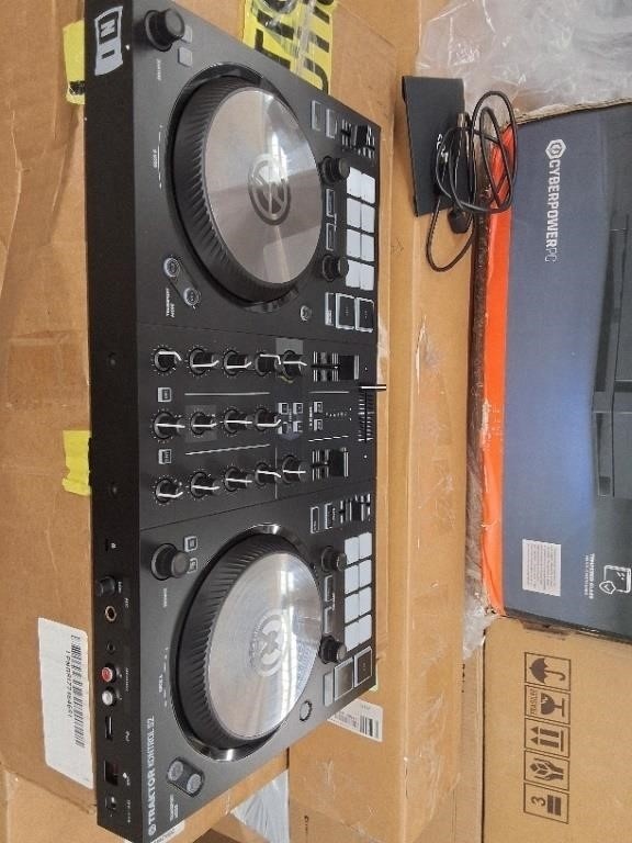 DJ console – Beginner & Intermediate - photo 2