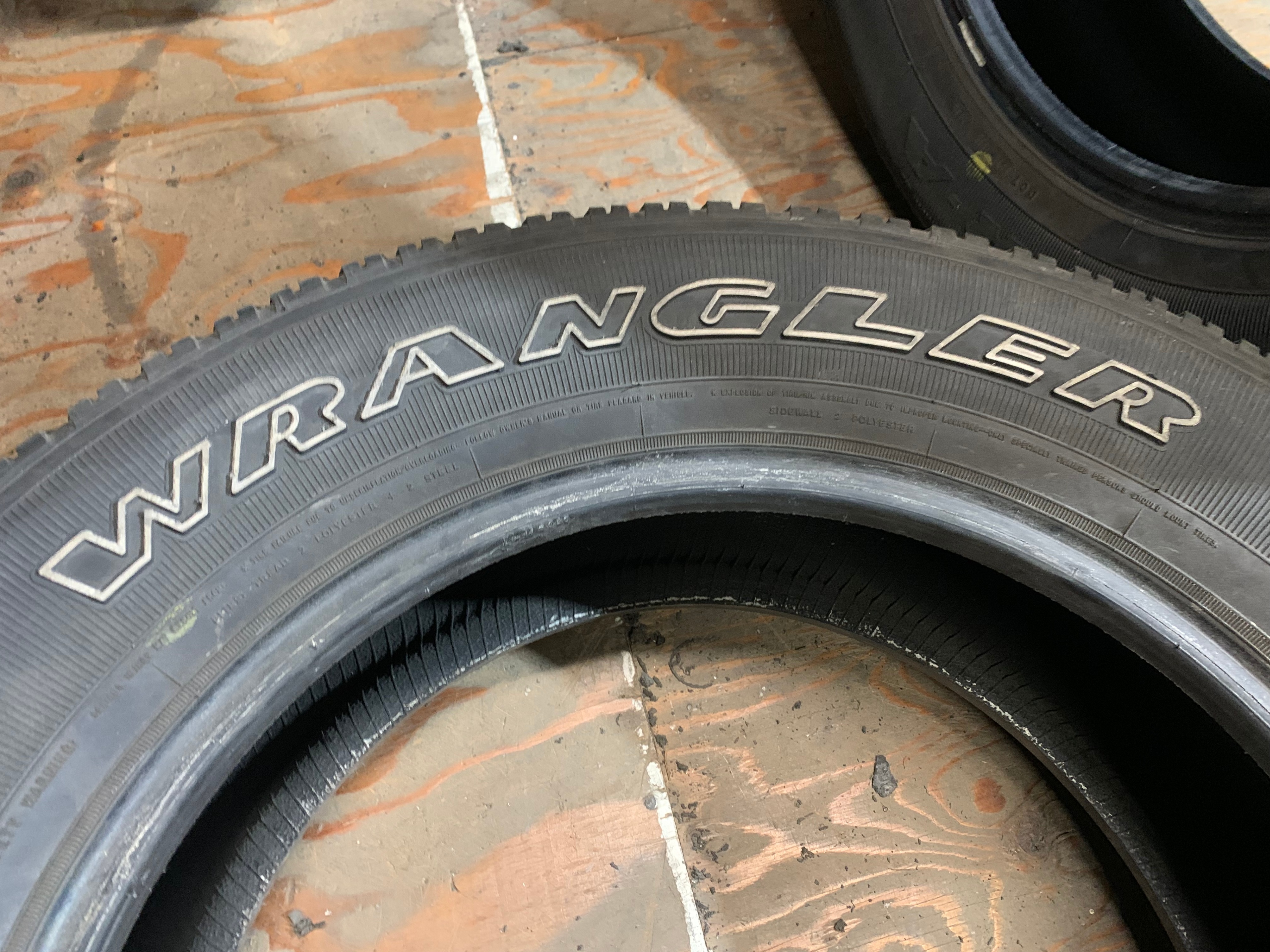 PAIR of 275/60/20 M+S Goodyear wrangler SR-A with 60% tread - photo 5
