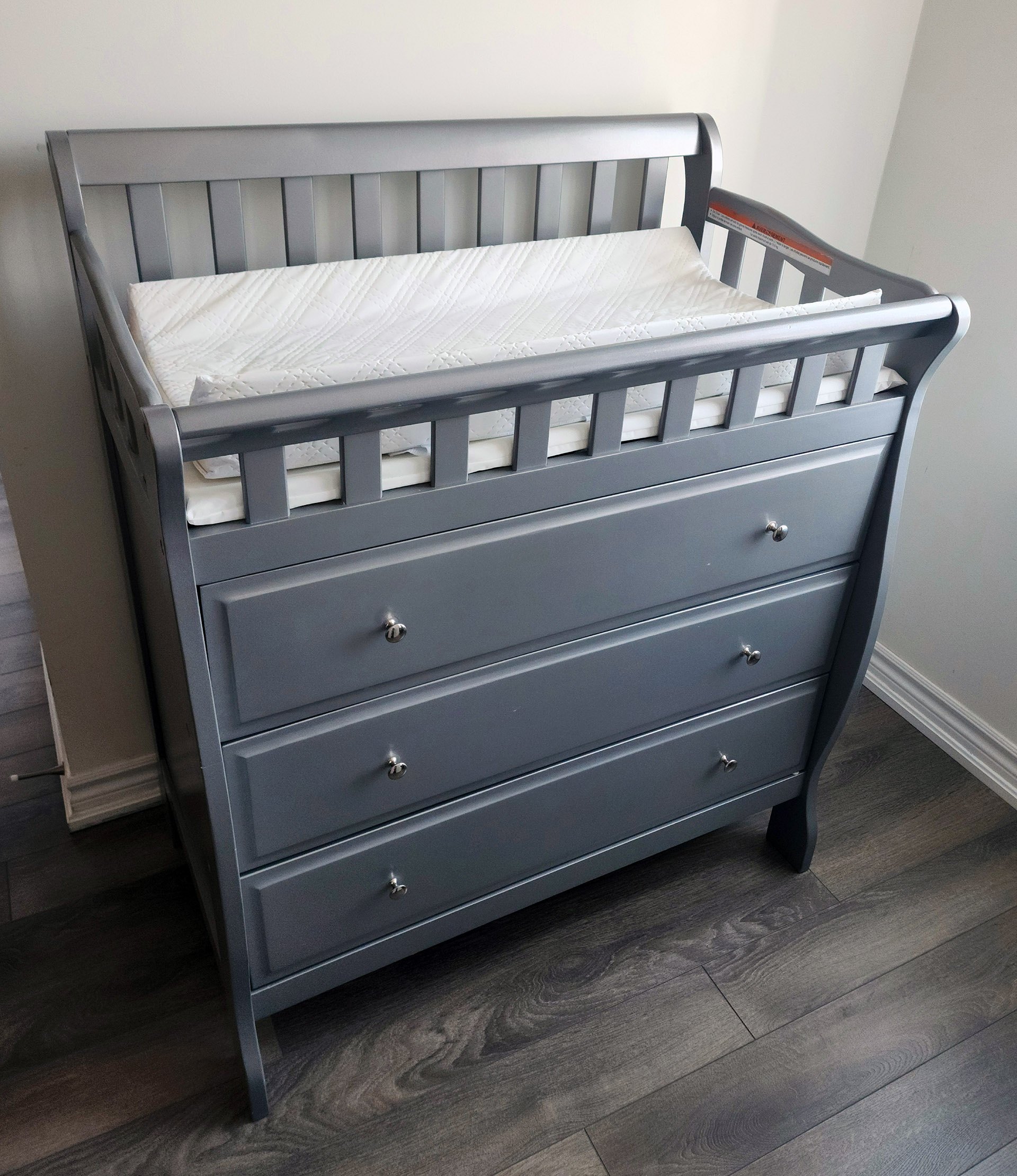 Dream On Me Marcus changing Table and Dresser