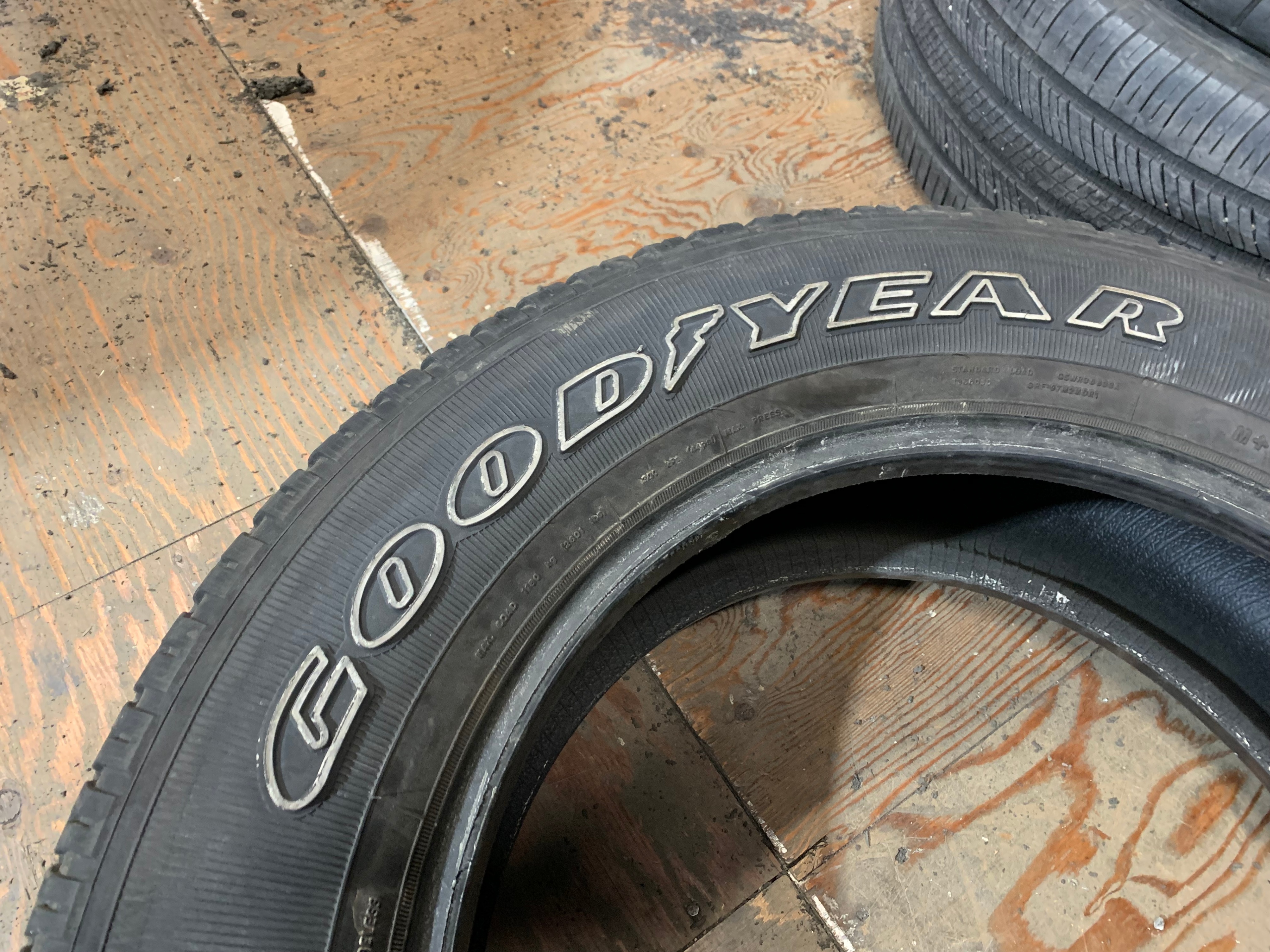 PAIR of 275/60/20 M+S Goodyear wrangler SR-A with 60% tread - photo 4