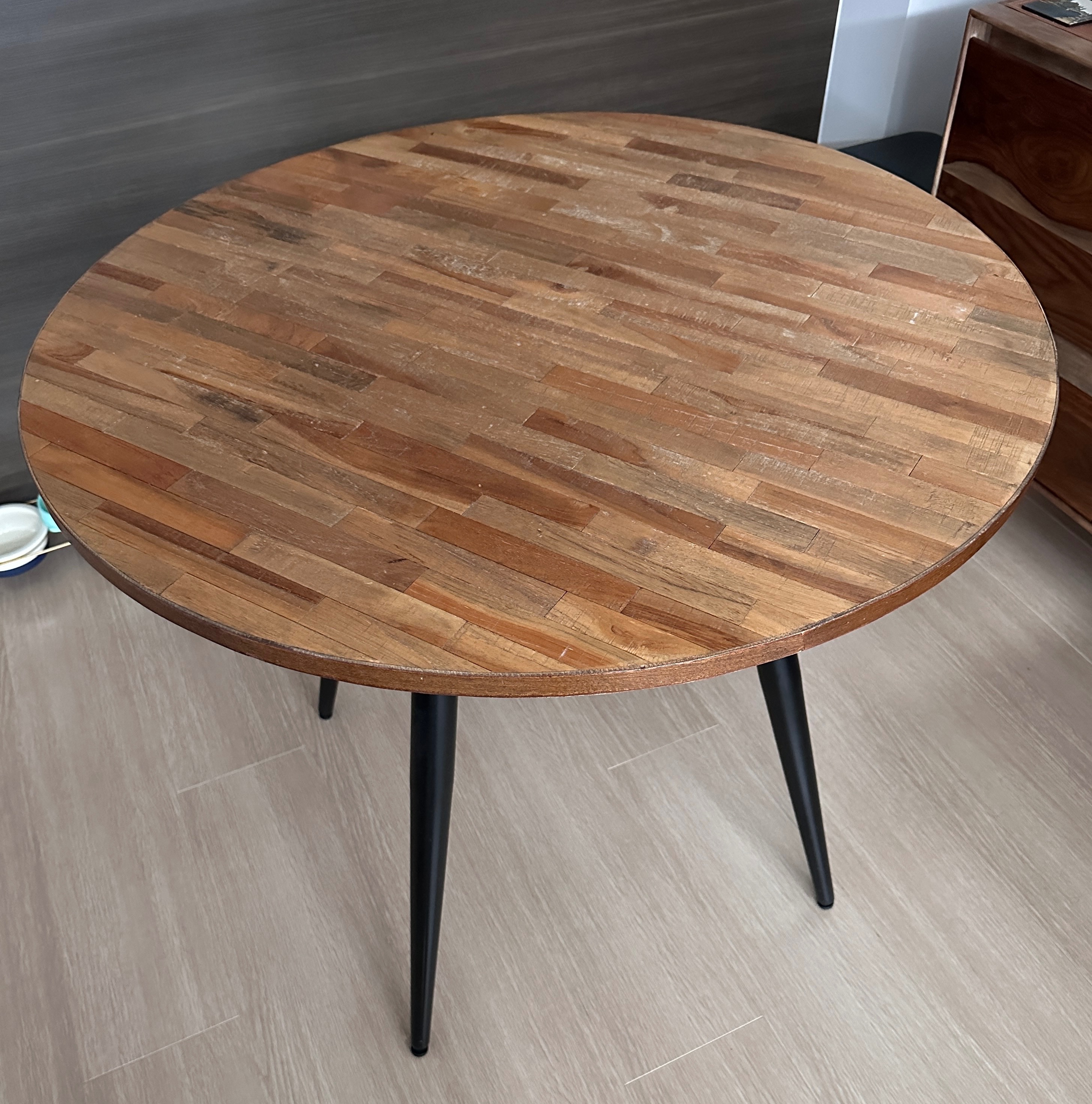 Round wooden dining table - photo 2