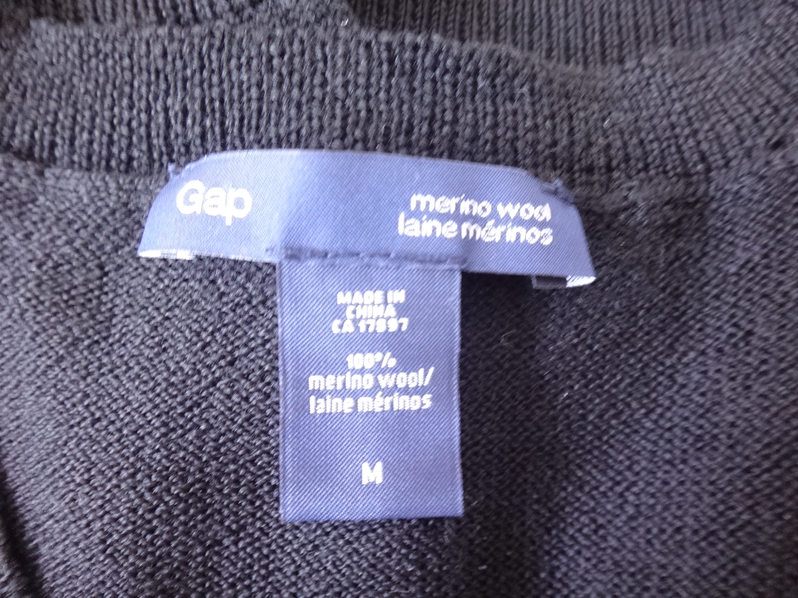 ✅♻️Gap Men's Medium Merino Wool Black V-Neck Sweater - photo 4