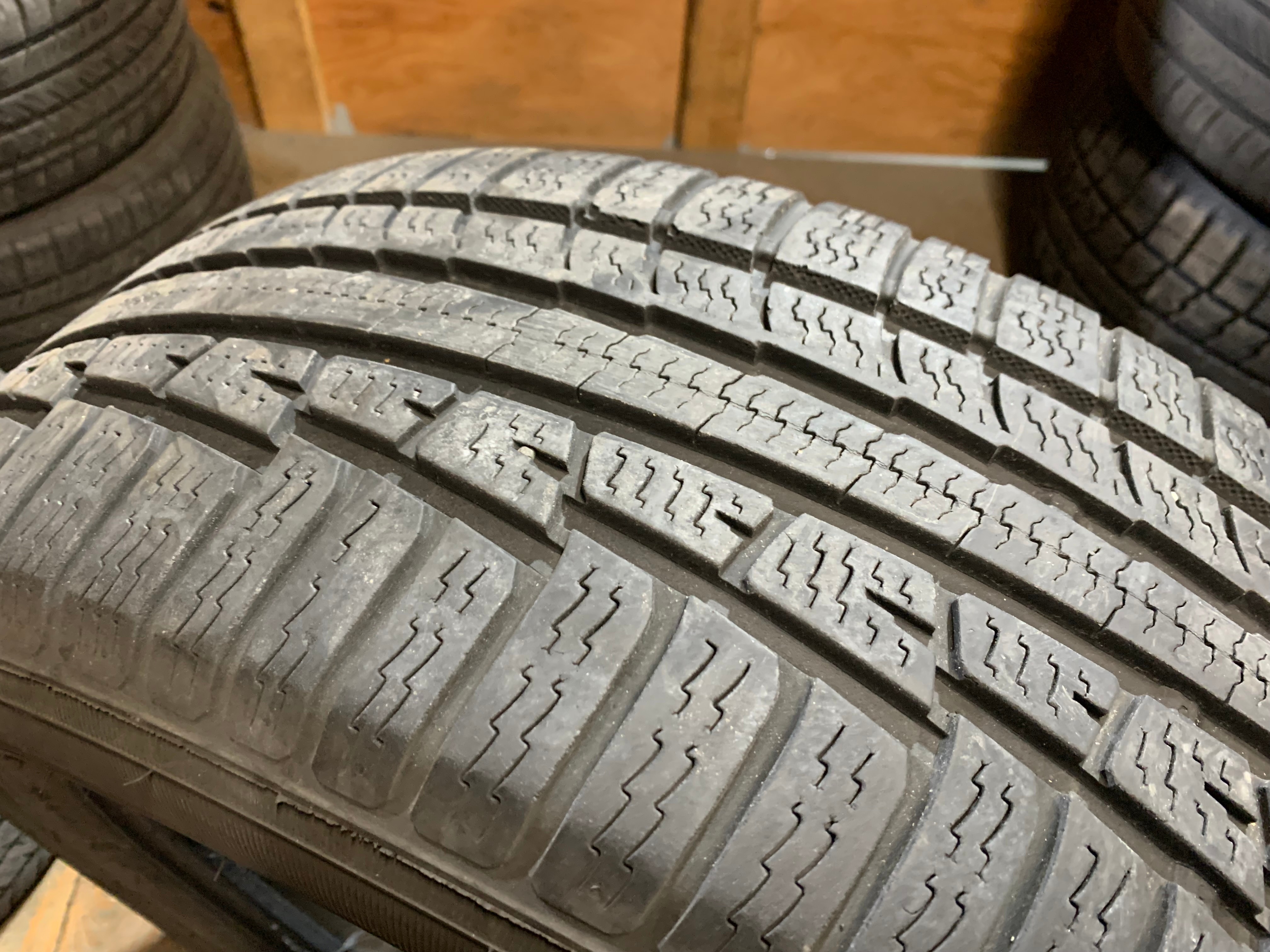 PAIR of 225/60/18 M+S 100W Nokian WRG3 with 80% tread - photo 4