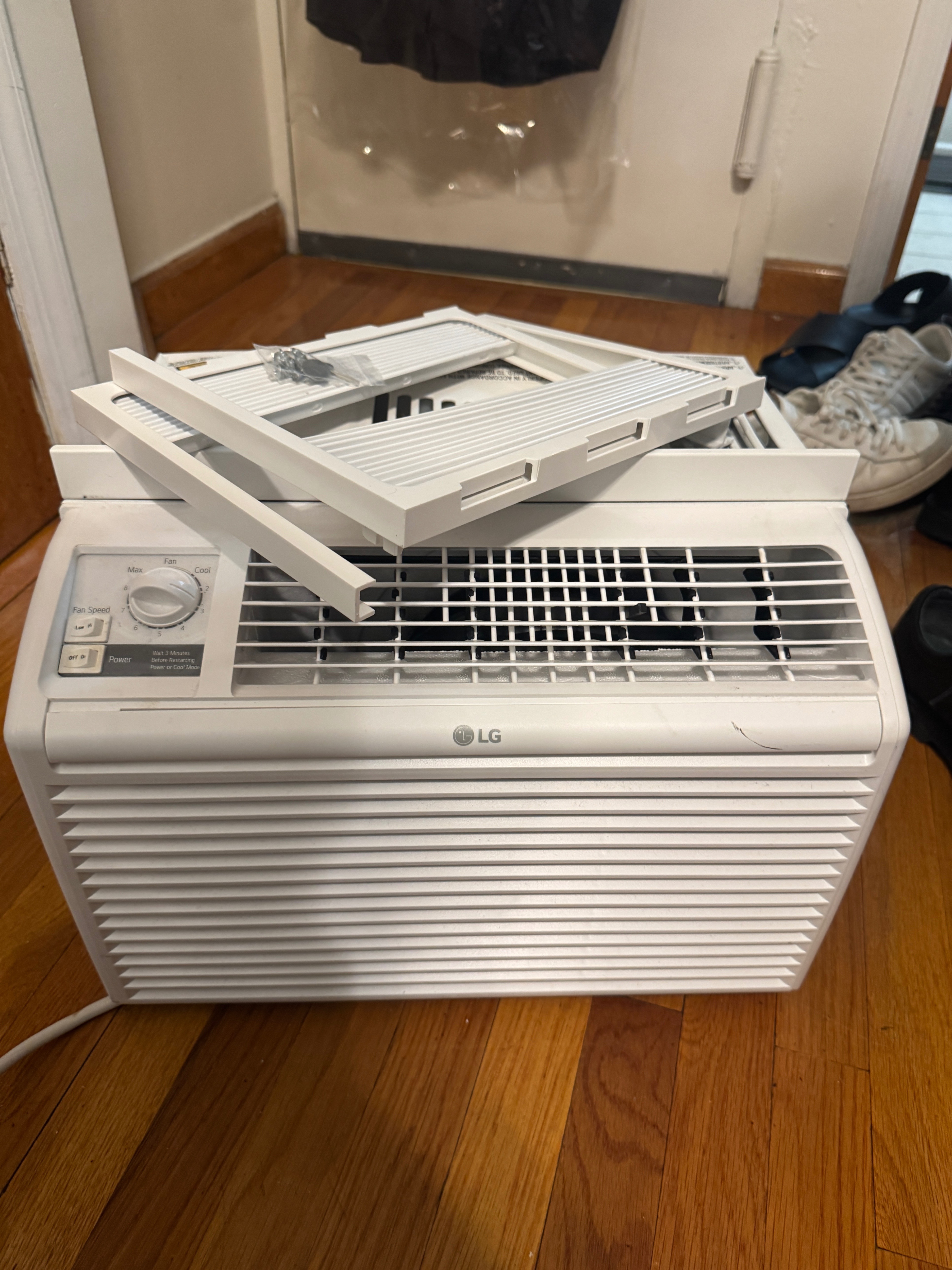 (Like New) LG 5,000 BTU Window Air Conditioner