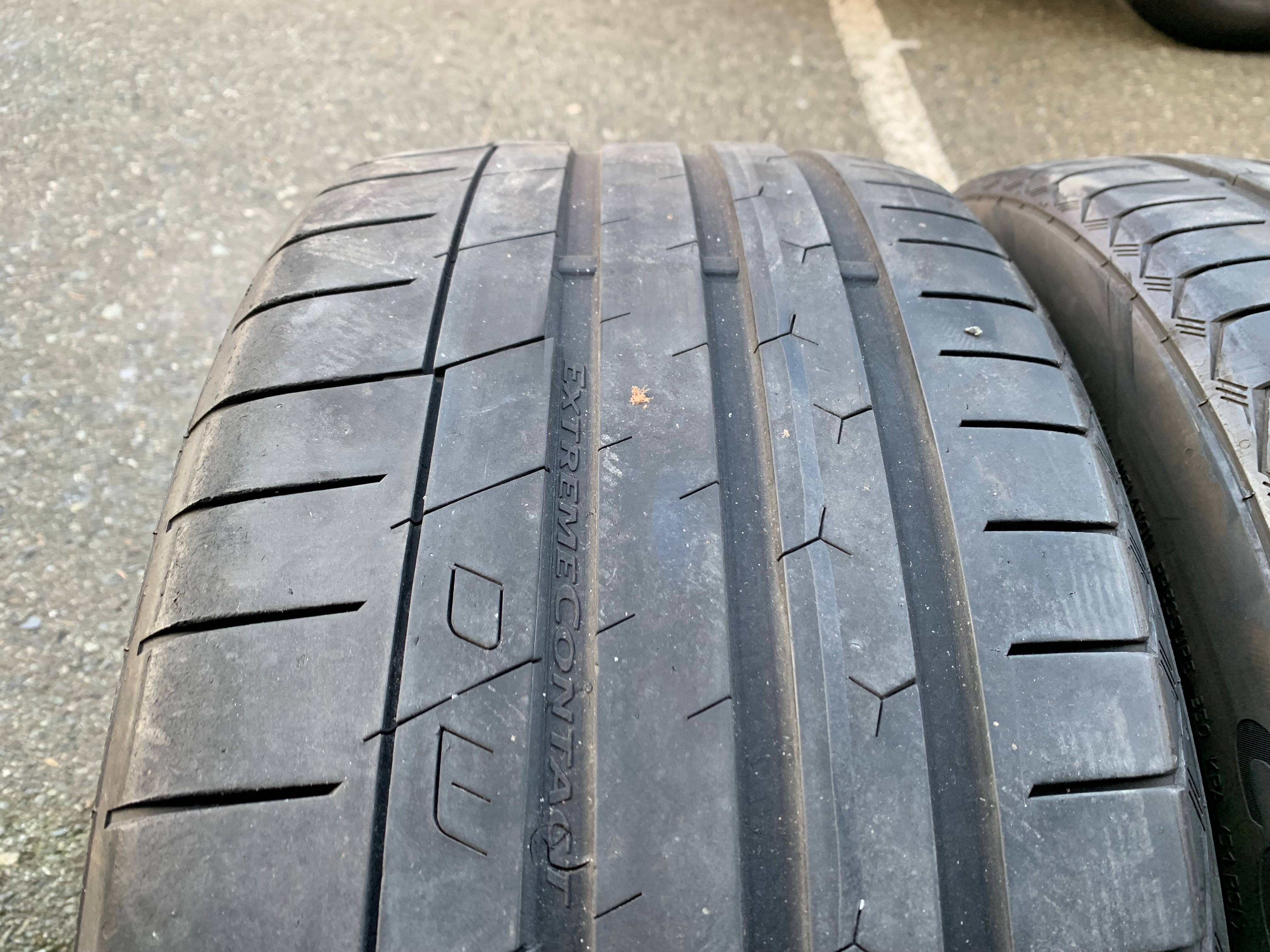 PAIR of 235/40/18 Continental Extreme contact Sport with 50% - photo 2