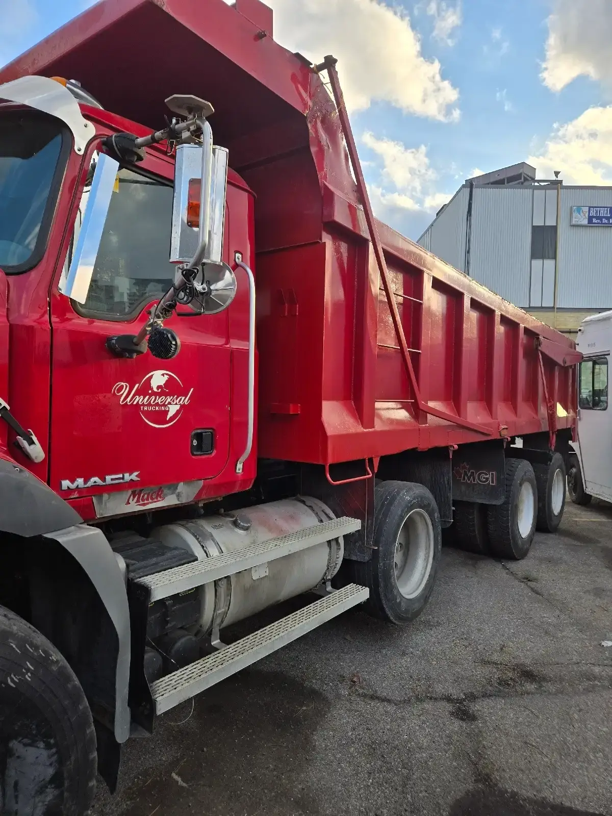 2008 MACK GRANITE gu813 tri-axle dump truck - photo 2