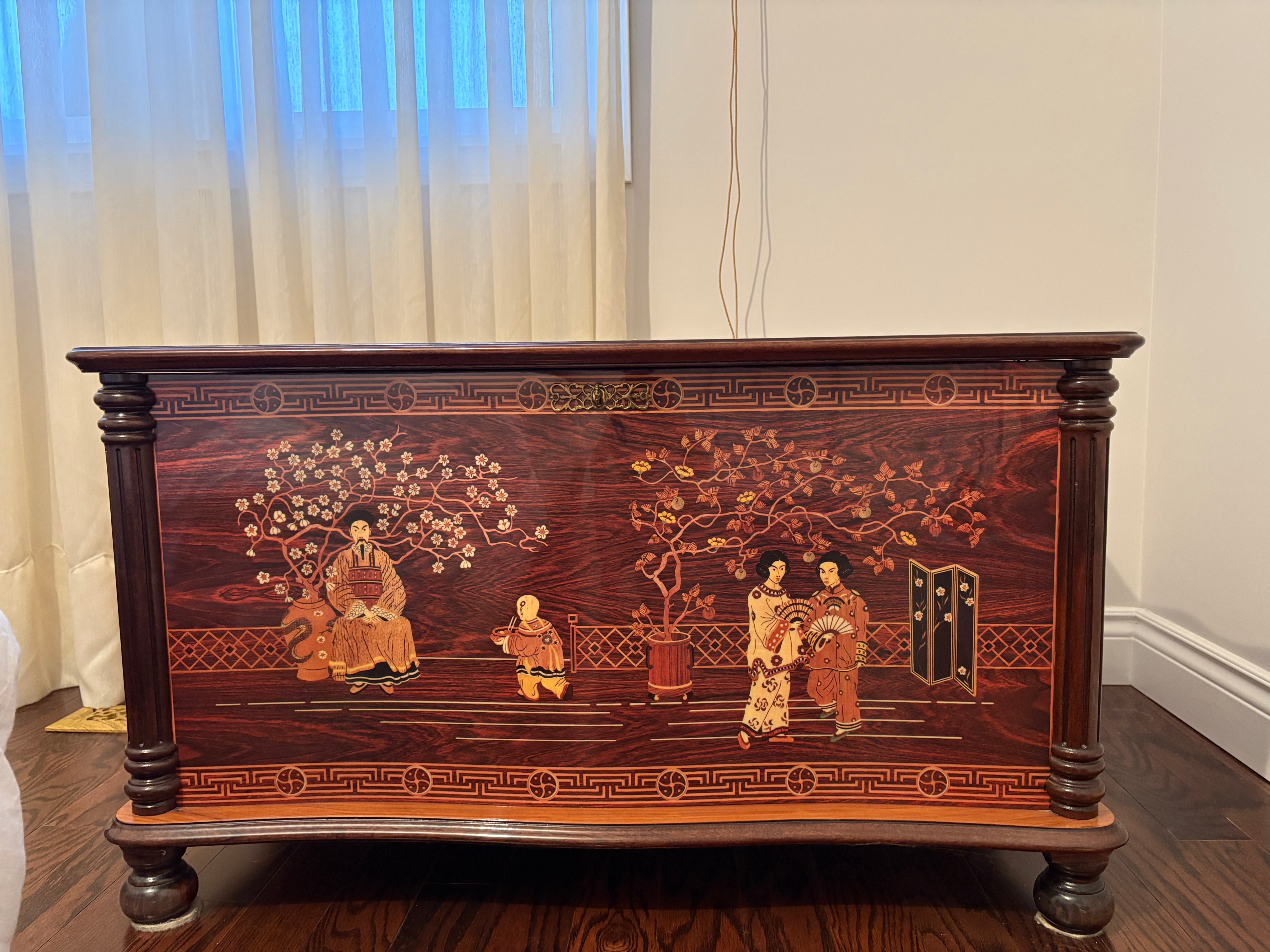 Chinese-Chinoiserie - Lacquered Trunk / Blanket Box