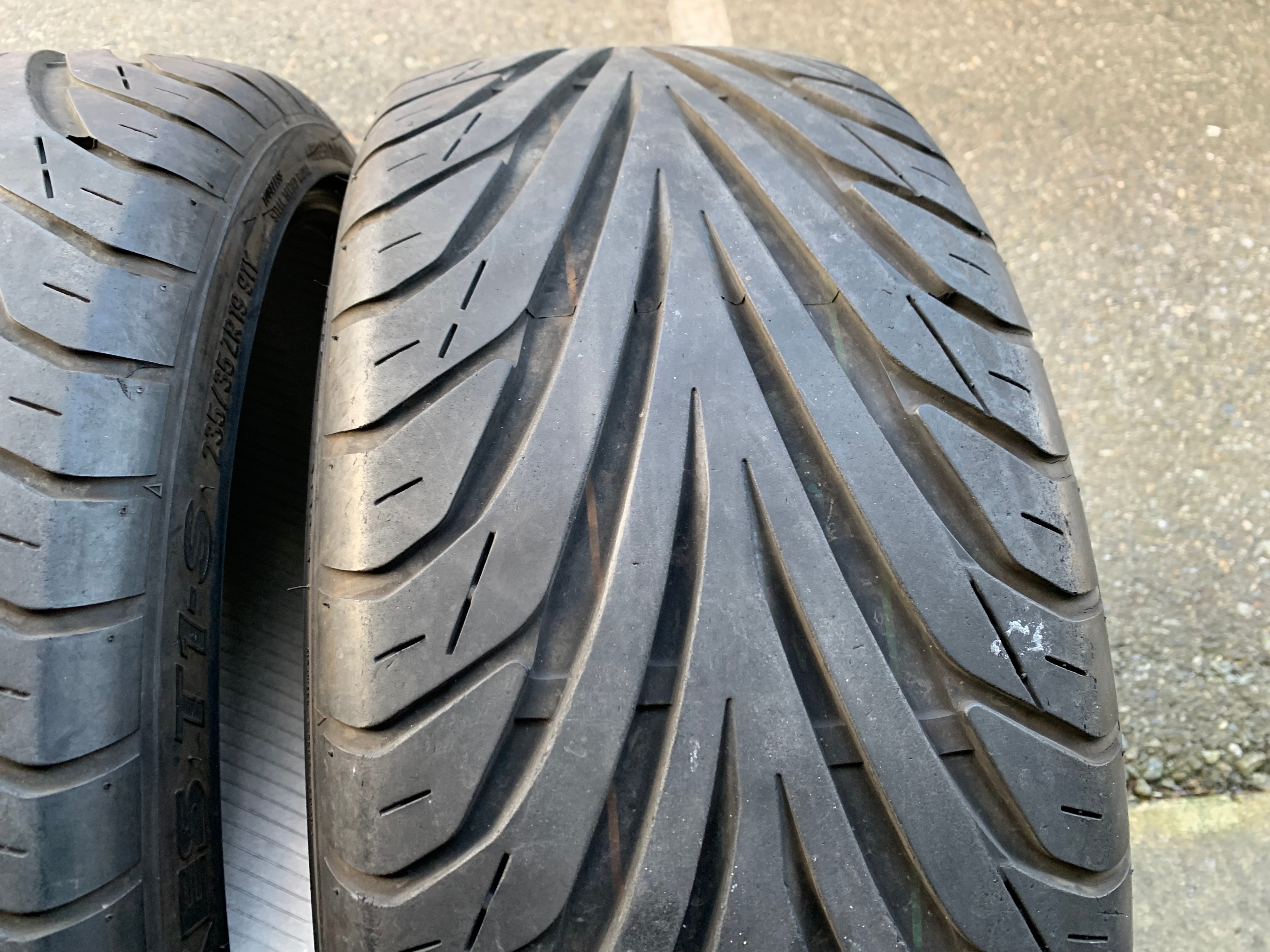 PAIR of 235/35/19 91Y Toyo Proxes T1-S with 90% tread - photo 3