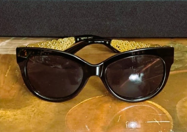 Foster Grant Black & Gold Filigree Metal Temple Sunglasses