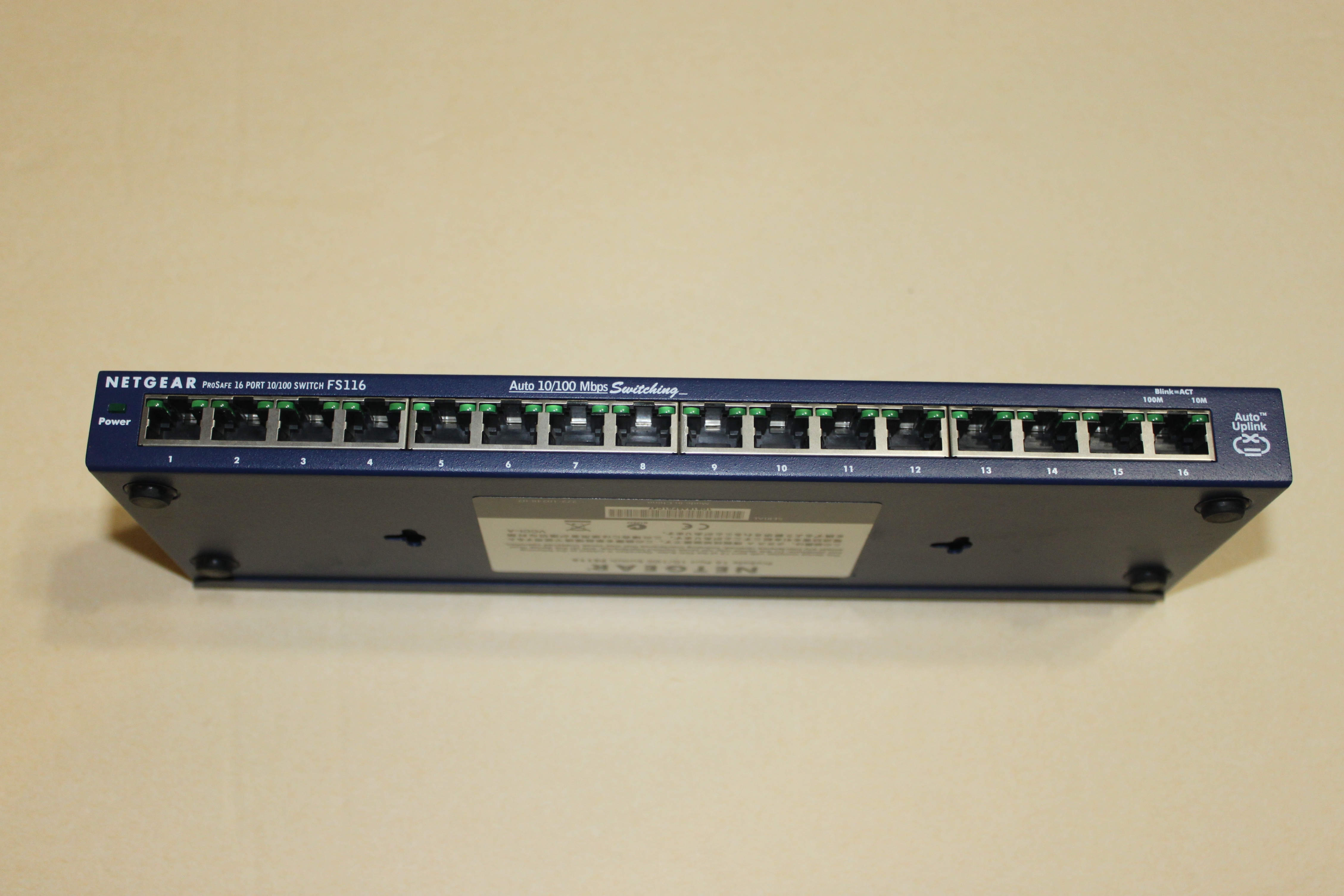 Netgear ProSafe 16 port 10/100 Switch FS116 - photo 4