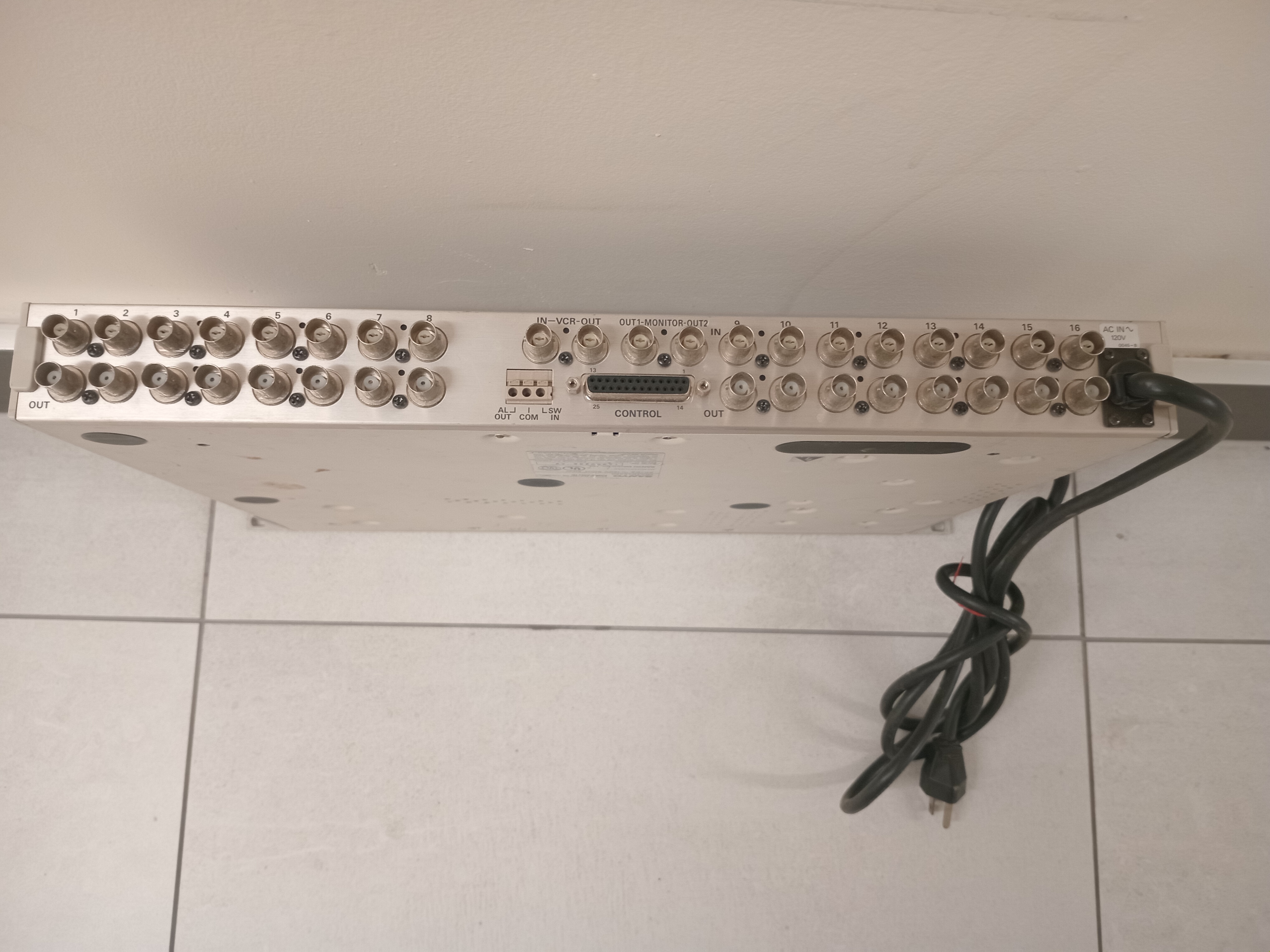 Sanyo 16 analog camera multiplexer (MPX-MD16) - photo 2