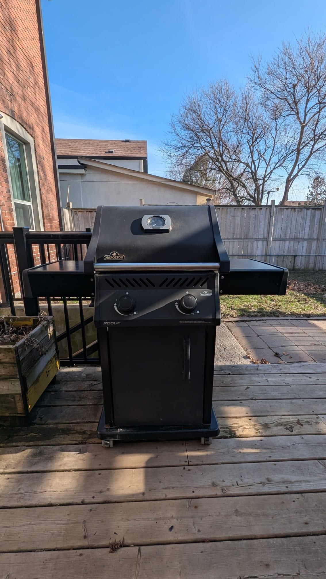 Napoleon Rogue Gas BBQ Grill