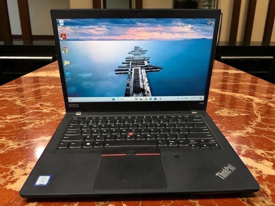 Lenovo ThinkPad T490 Laptop - photo 2