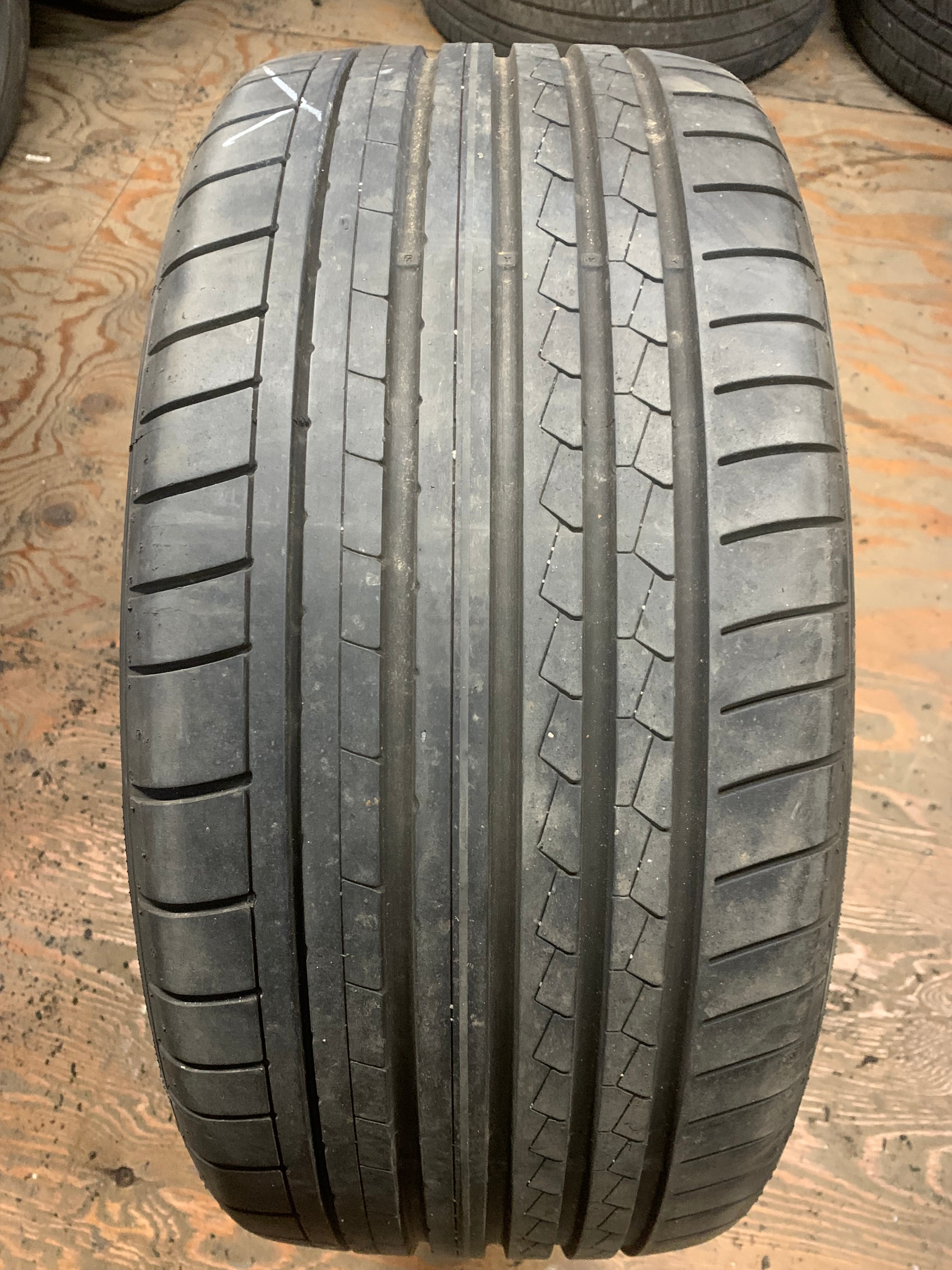 1 X single 275/35/21 XL Dunlop SP Sport Maxx GT with 80% tread