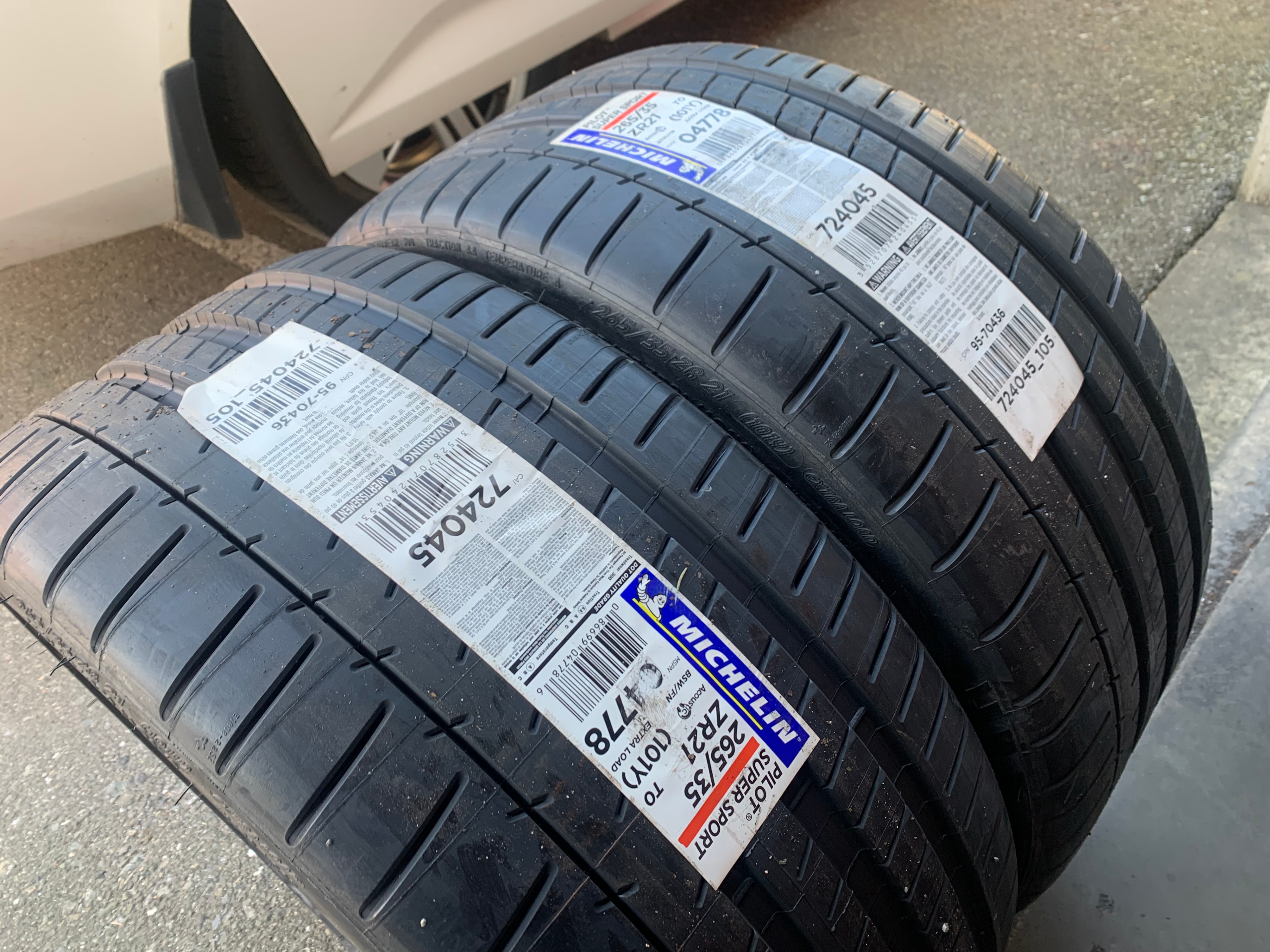 PAIR of 265/35/21 Michelin Pilot Super Sport TO B New w Stickers - photo 2