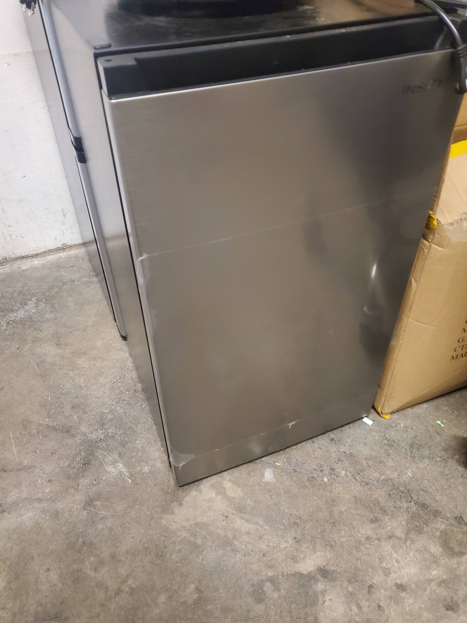 3.3 cu ft Insignia Compact Fridge — (Pls see ads description) - photo 4