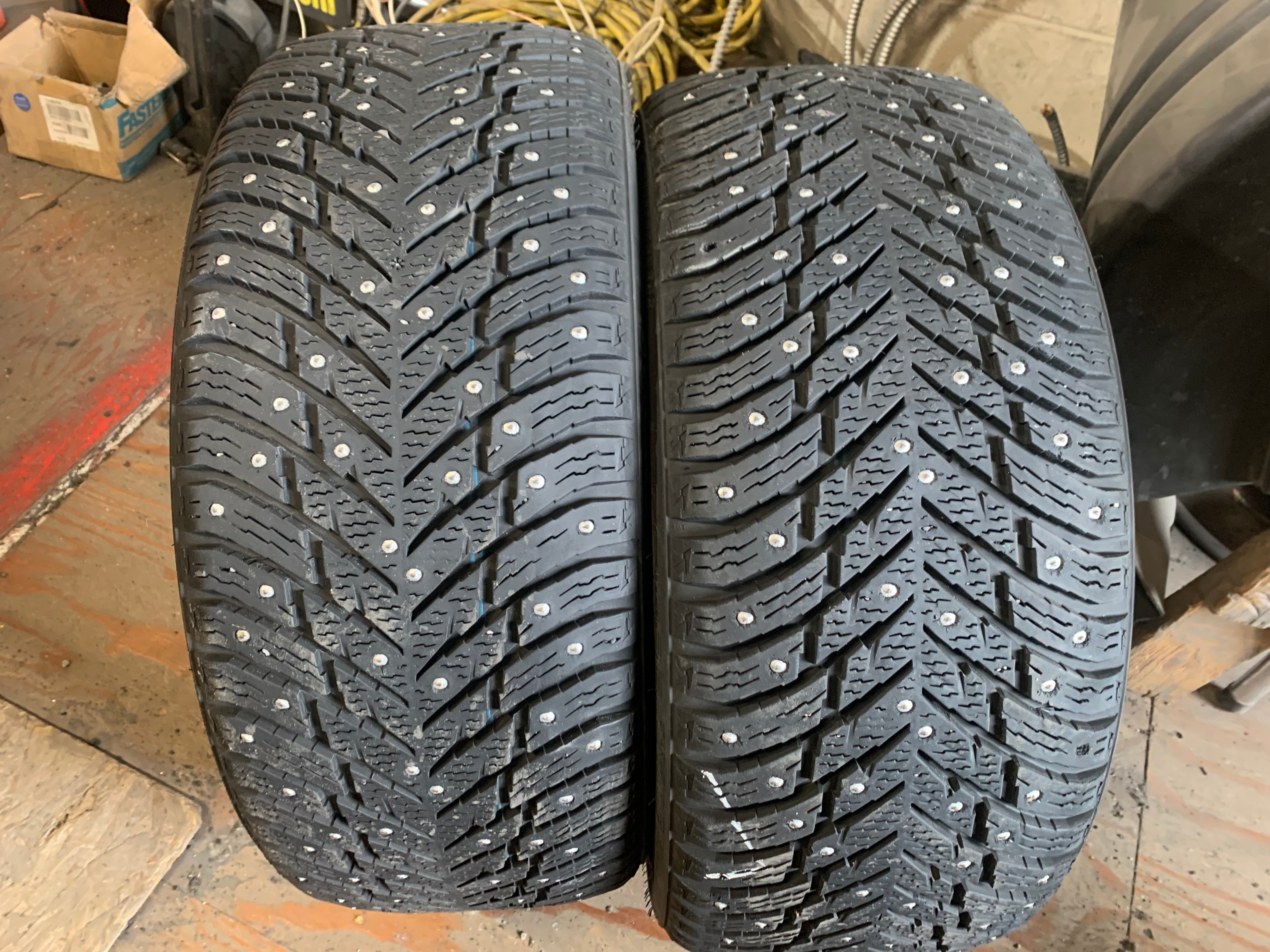 PAIR of 225/40/18 92T M+S Nokian hakkapeliitta 10 studded 90%