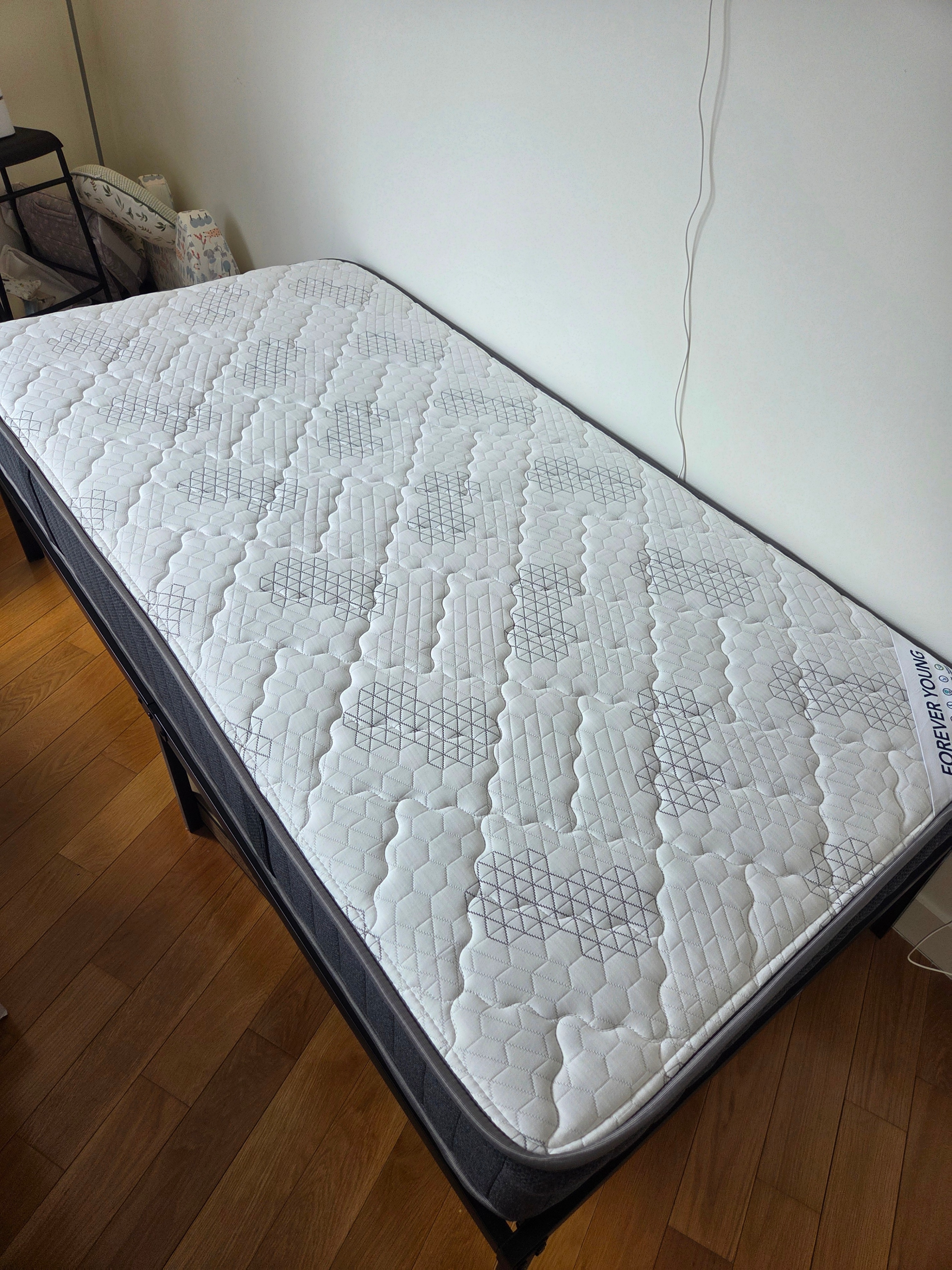 Like-New Twin Bed Set: Ottomanson 9"Firm Hybrid Mattress & Frame