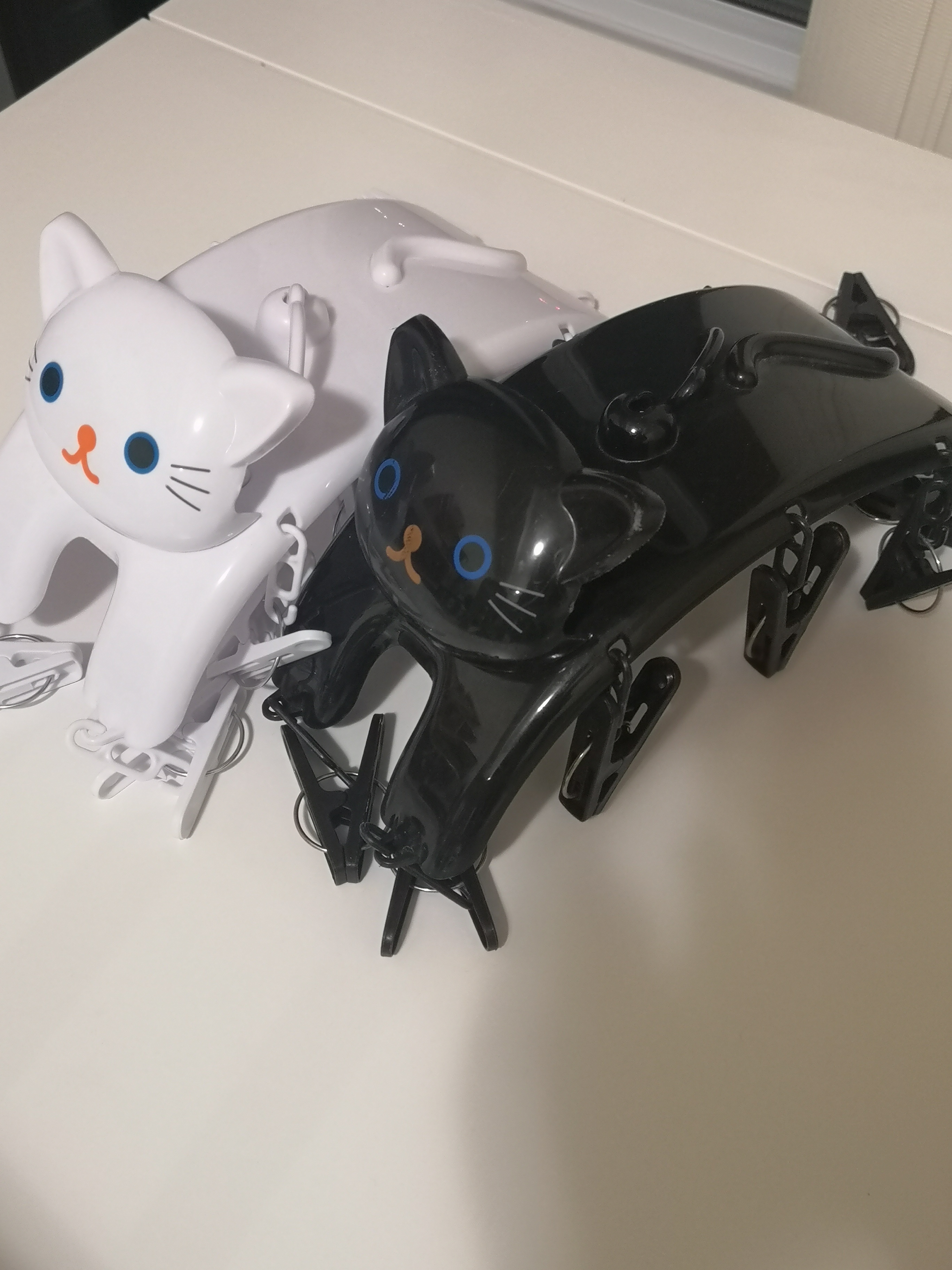 Take Both! Cat-Shaped Clothes Clip Hangers - White Black - photo 3