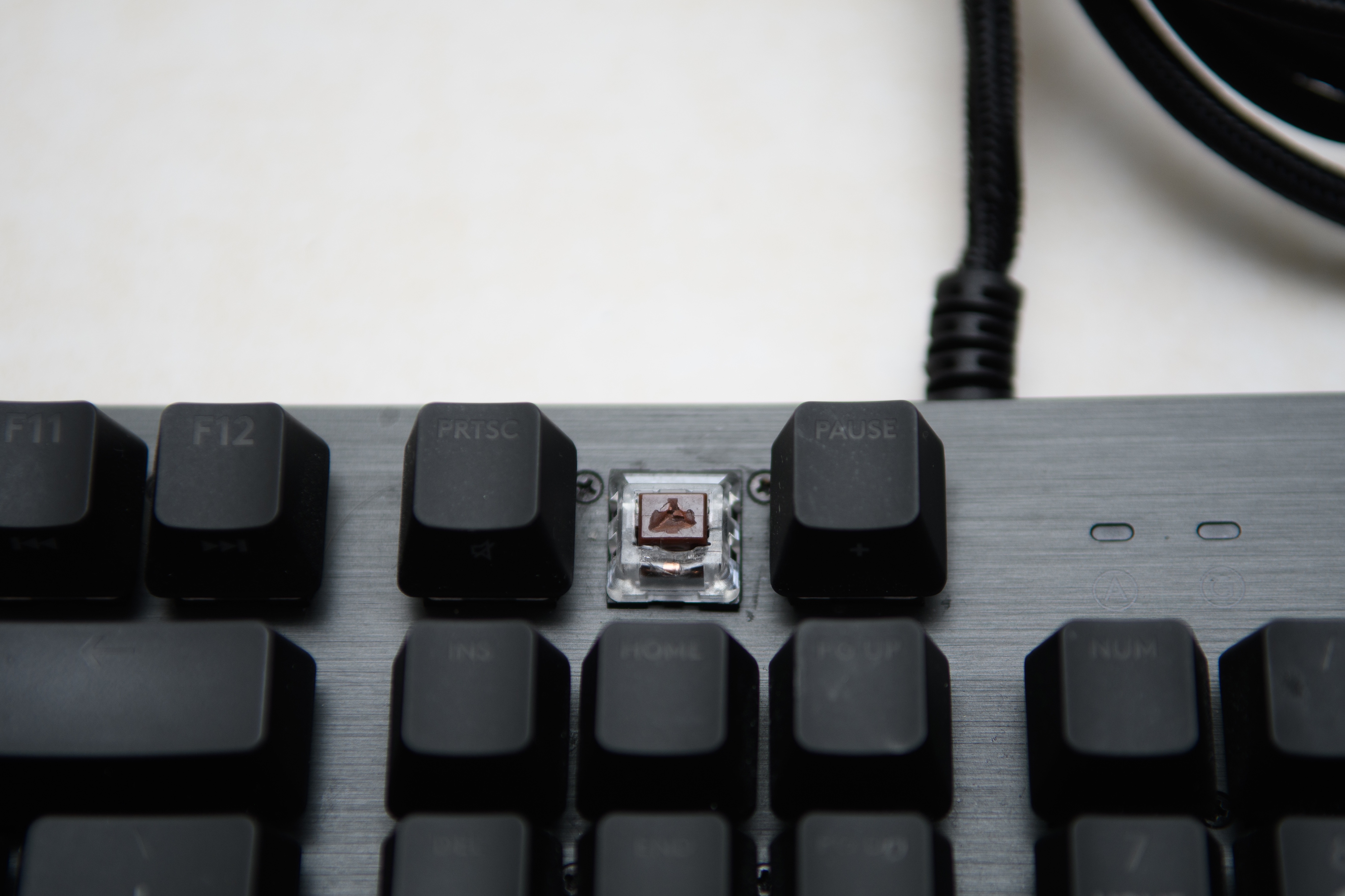 Damaged Logitech G512 Carbon - photo 3