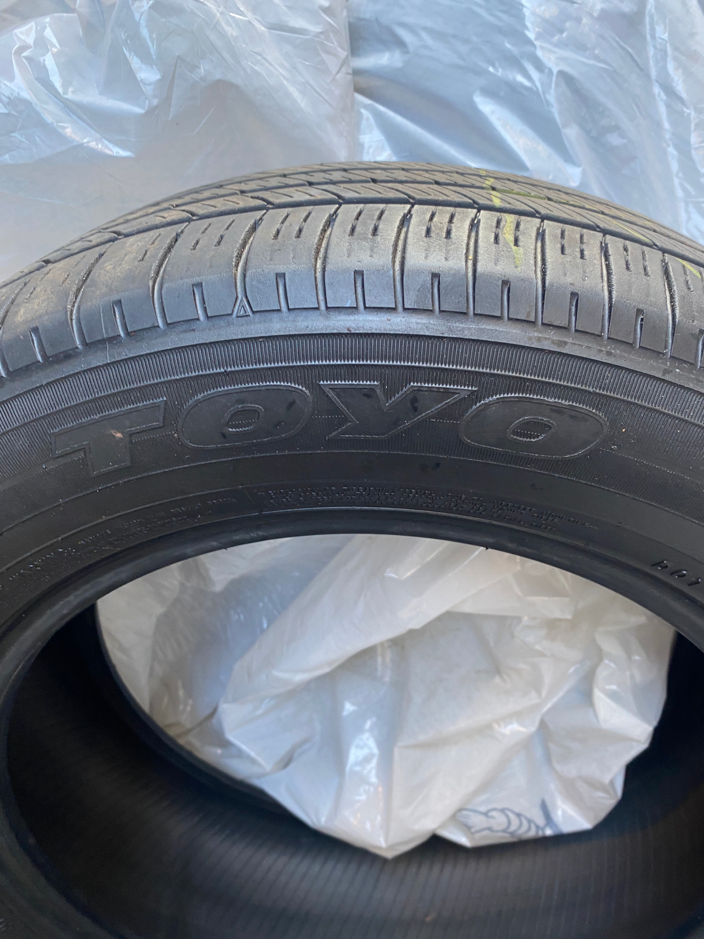 Toyo 205/60R16 92H All‑Season Tires – Excellent Condition - photo 2