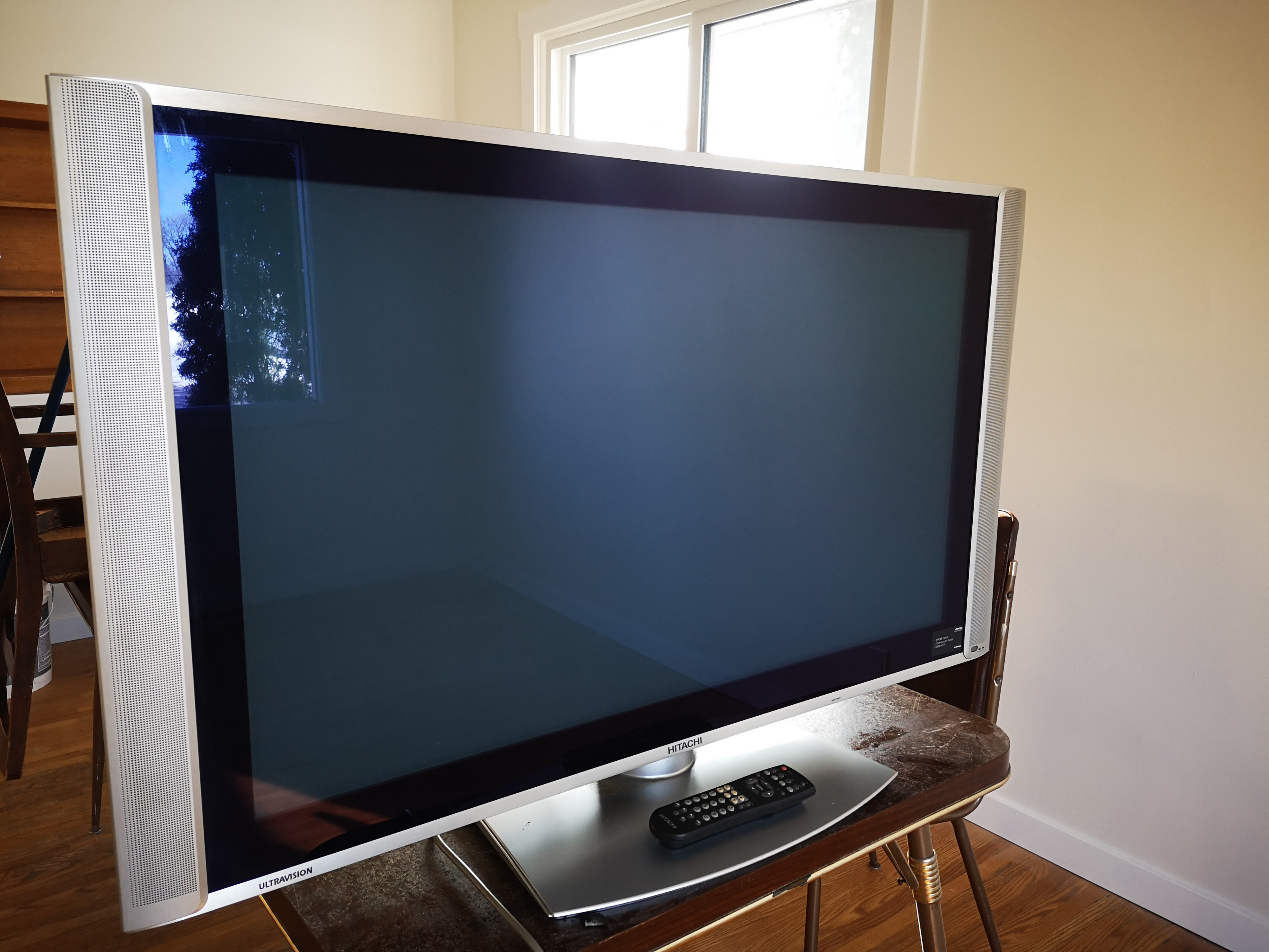 40" Hitachi Ultravision TV
