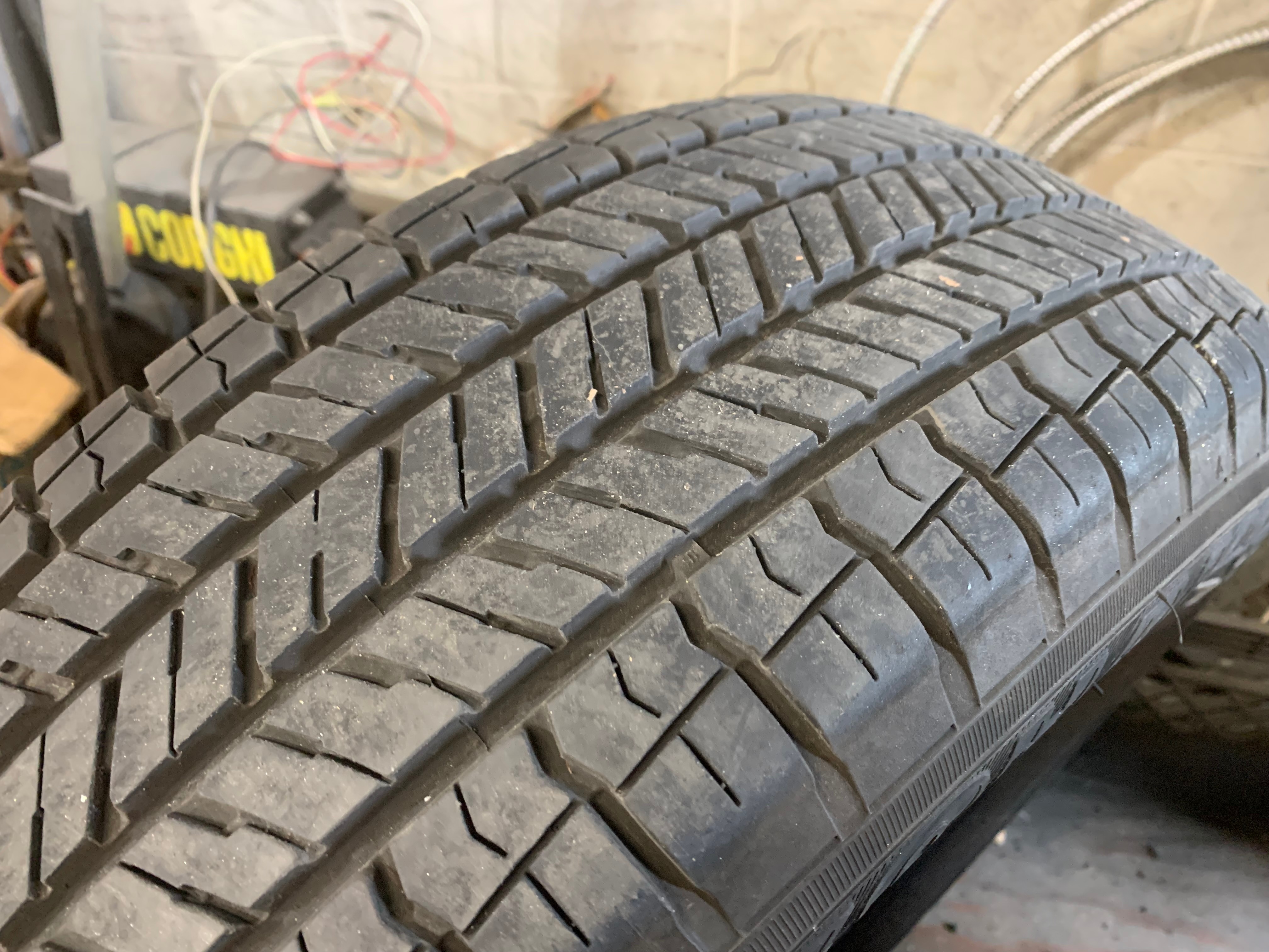 1 x single 225/65/17 M+S Yokohama Geolandar G91A with 80% tread - photo 3
