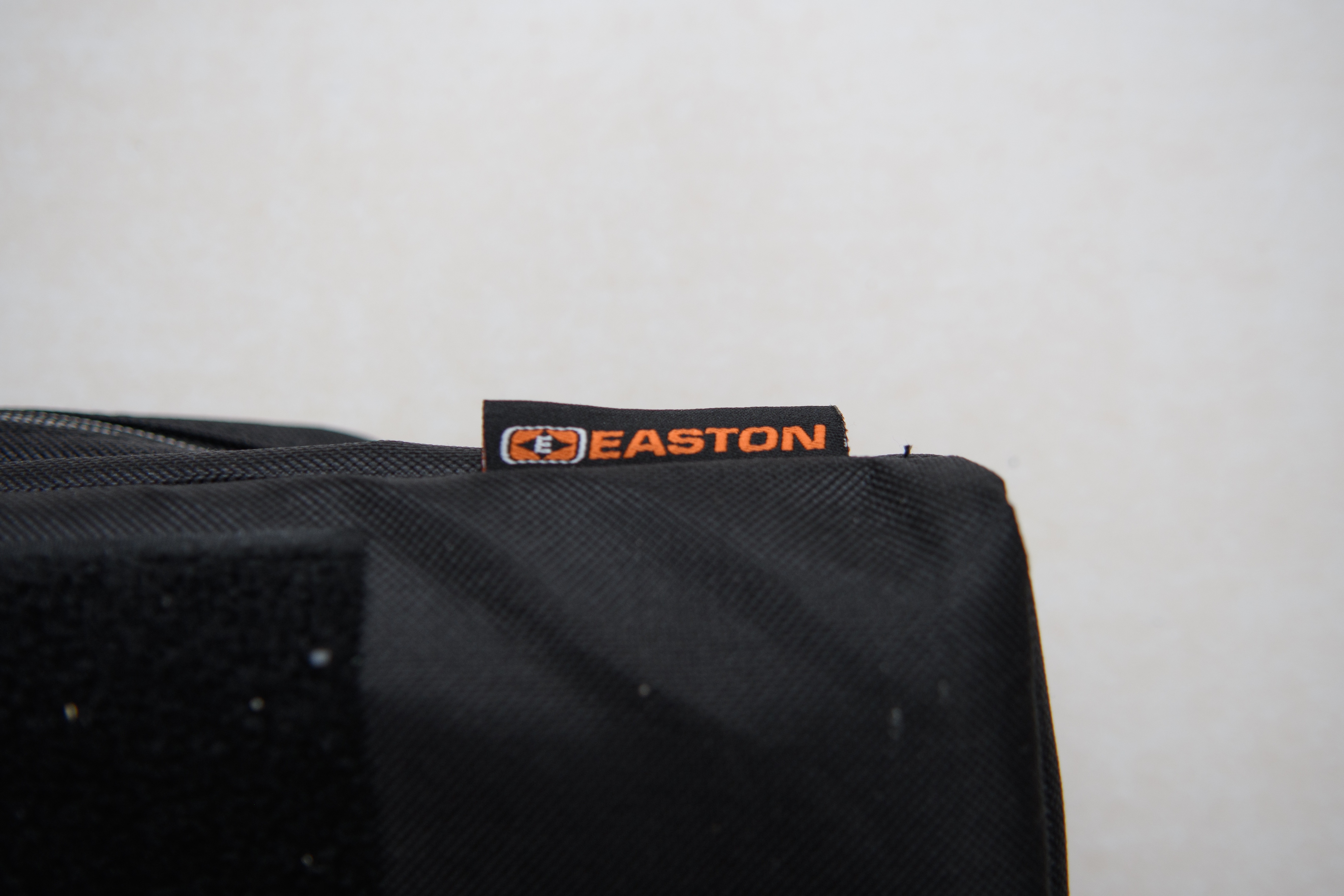 Easton Aluminum Flipside 3-Tube Hip Quiver + Forearm Guard - photo 3