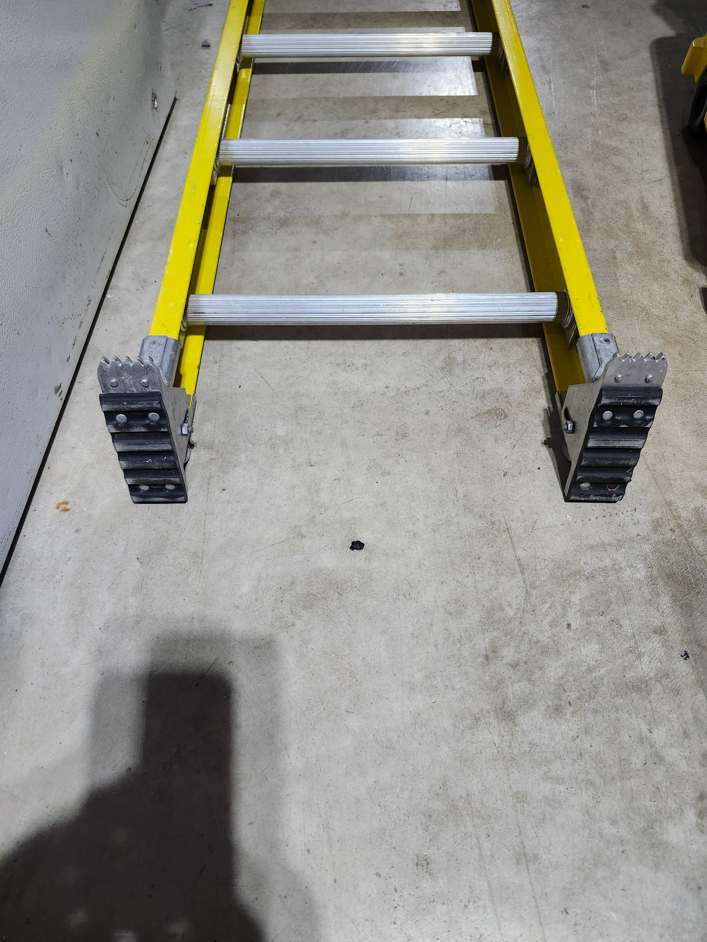 Werner  8ft Ladder - 375lbs Capacity - photo 3