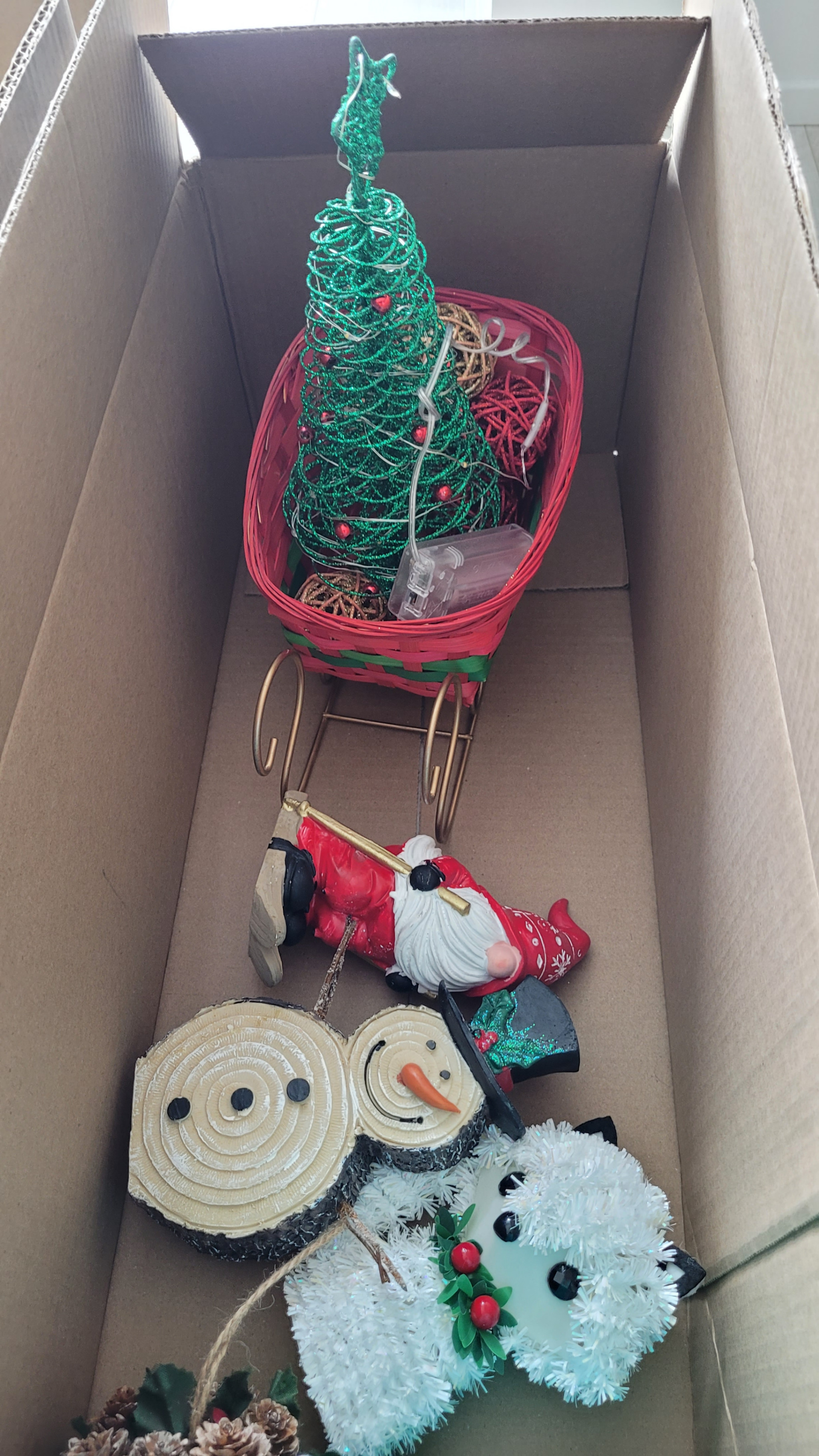 5ft Premium Christmas Tree + Ornaments & Bluetooth Lights - photo 5