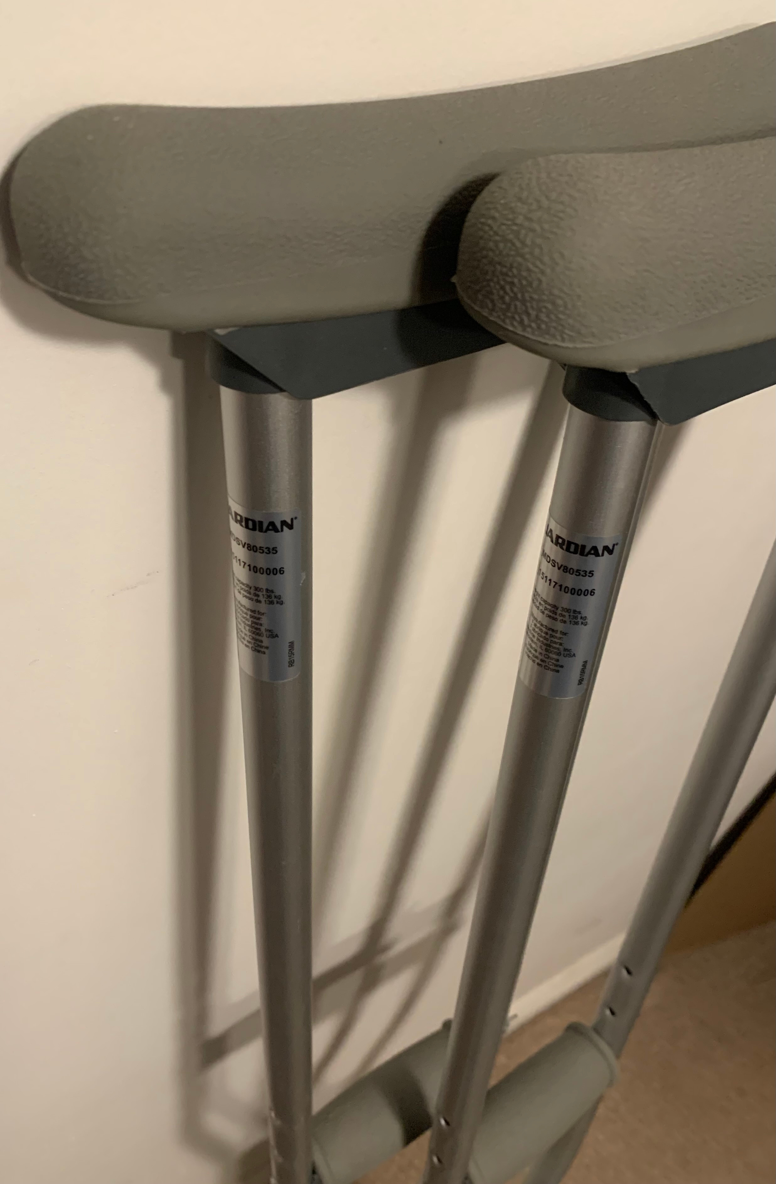 (15-13) A PAIR OF GUARDIAN CRUTCHES - photo 3