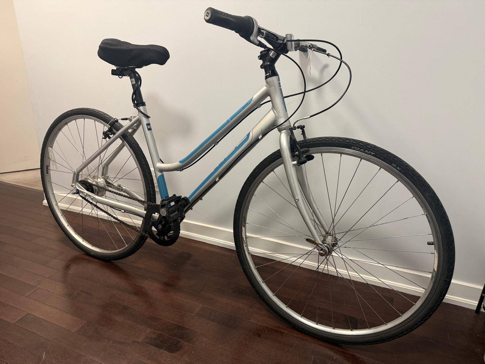 MEC Custom Blue 7005 Aluminum Bike – Lightweight, Sleek & Ready - photo 3
