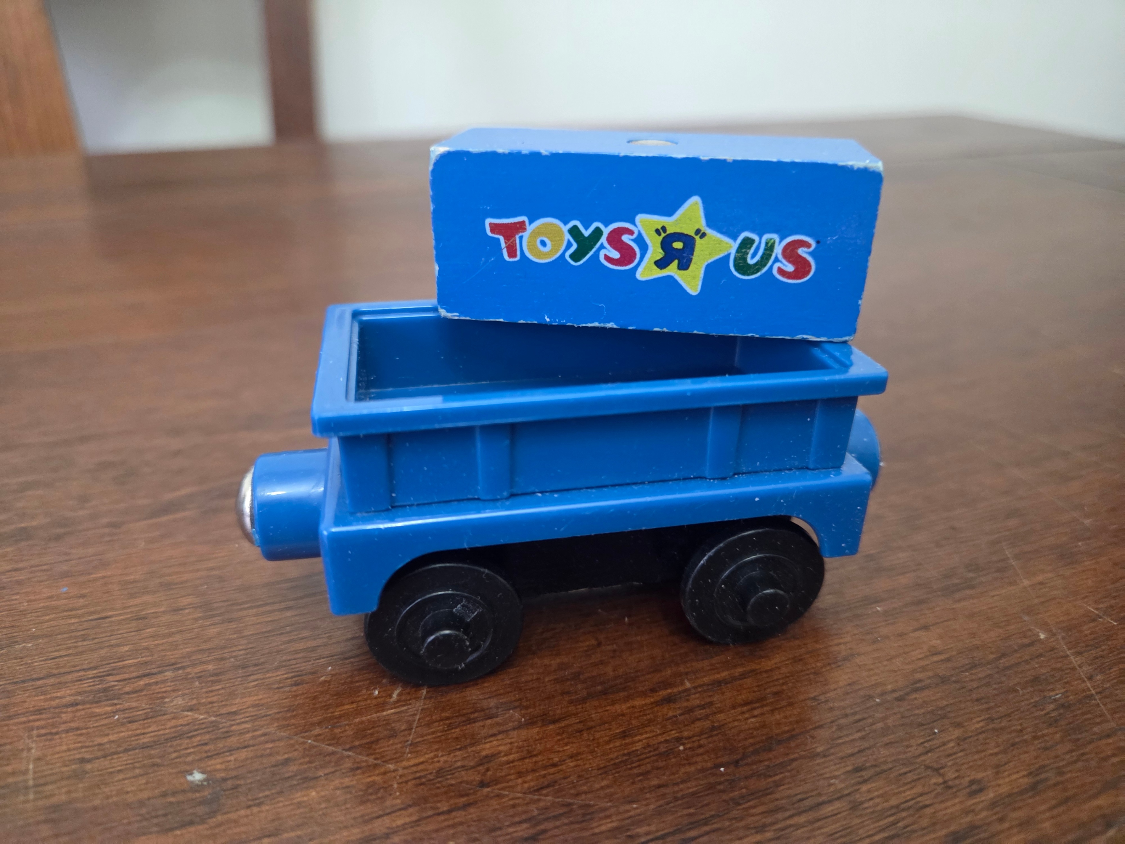 Toys R' Us Blue Container & Cargo Car for wooden train sets - photo 2