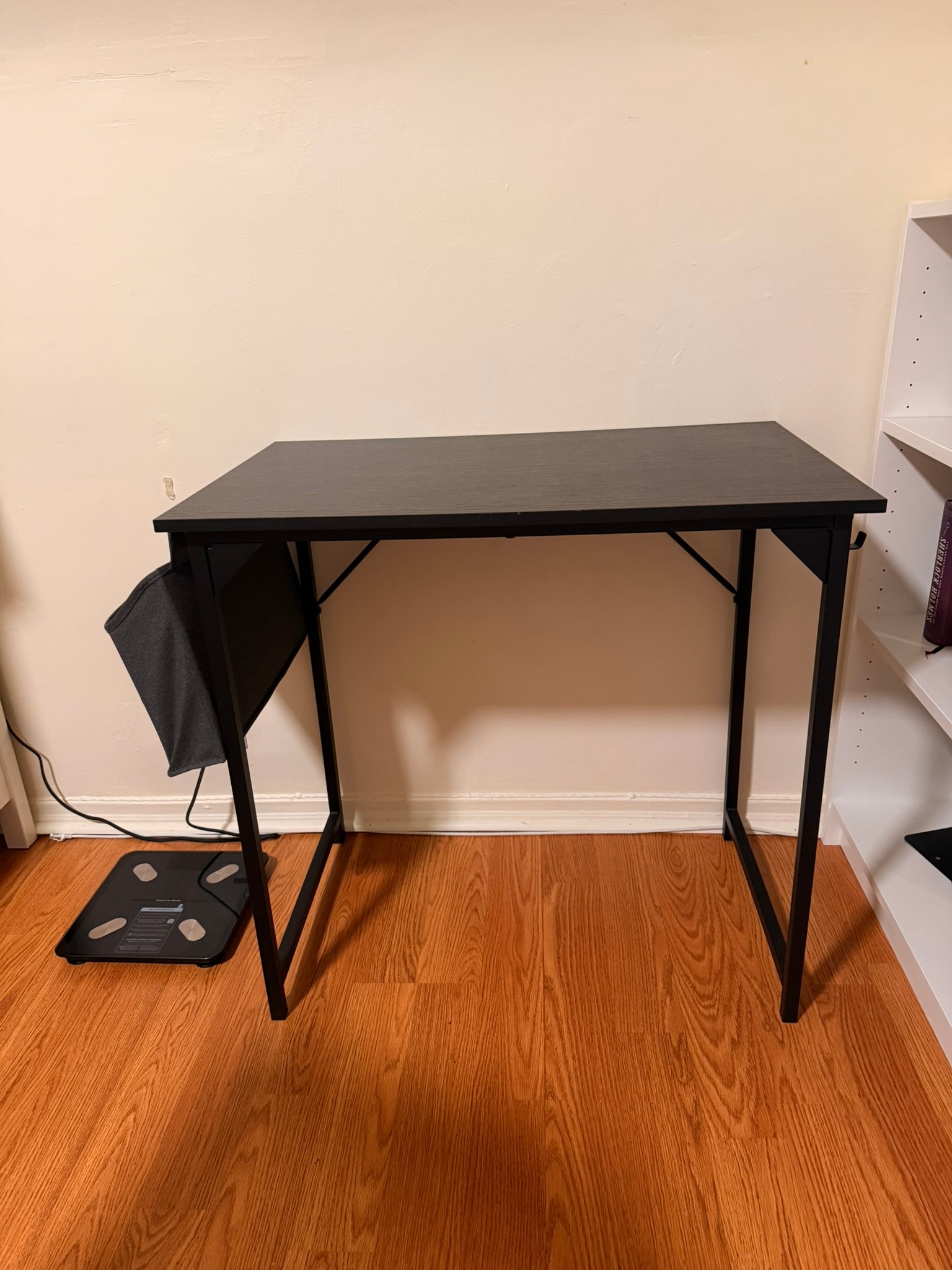 Black Desk / Study Table with Side Pocket – Excellent Condition