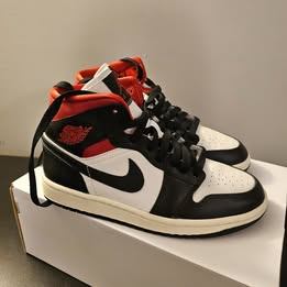 Women's Air Jordan 1 Mid - Size 6