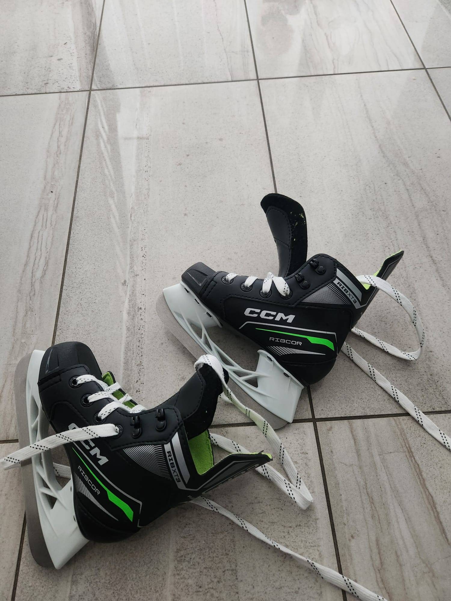 Kids skates size 10